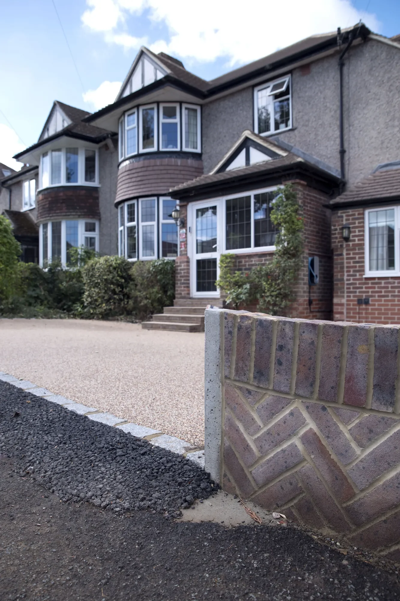 extension-landscaping-10-herringbone-brick-wall-detail.webp