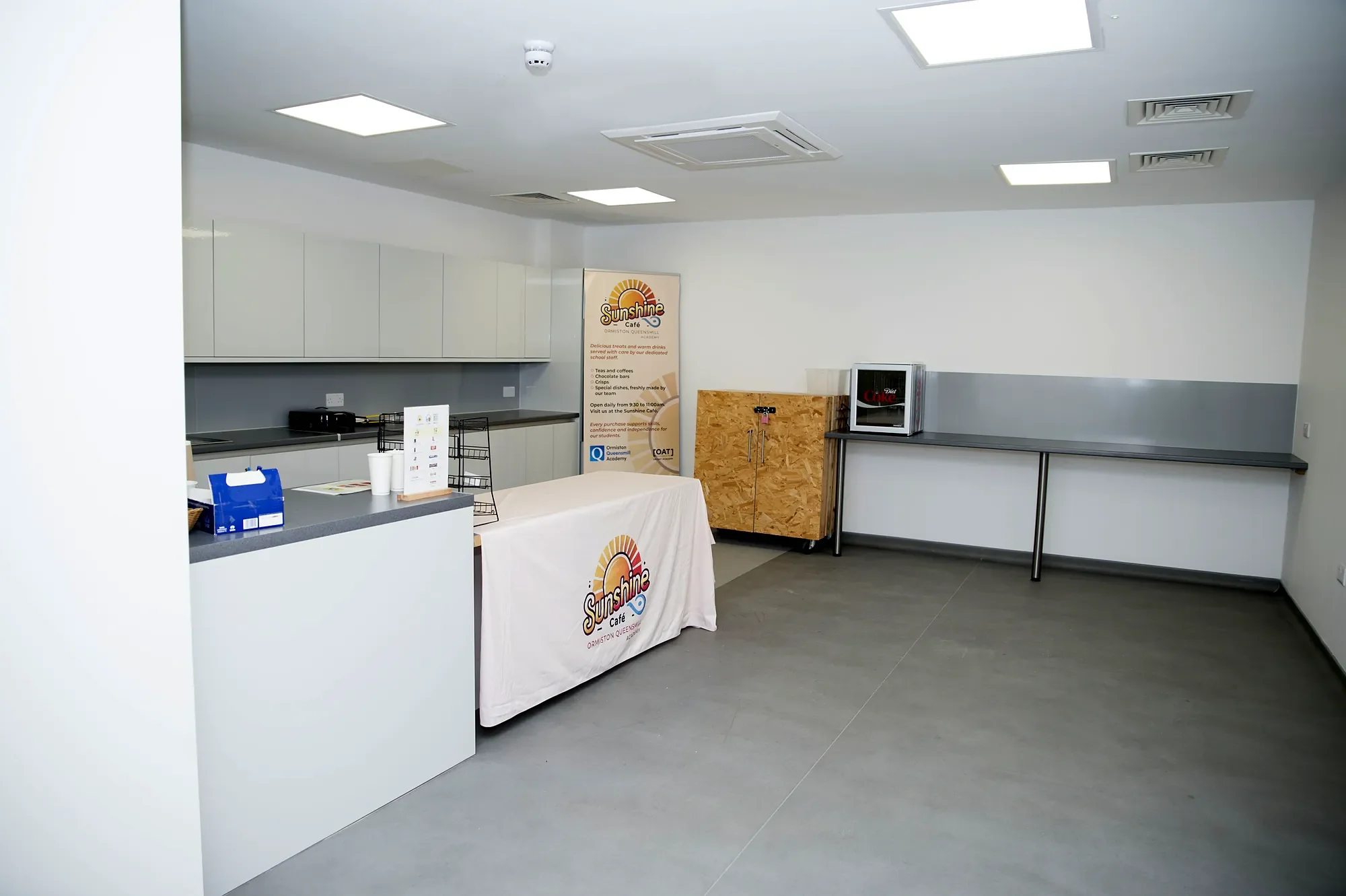 school-refurbishment-09-student-cafe-servery.webp