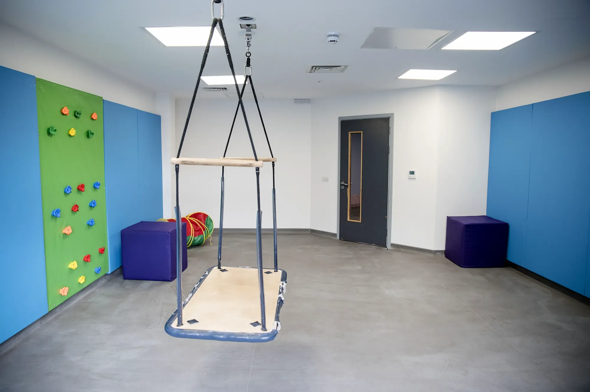 school-refurbishment-07-sensory-room-platform-swing.webp