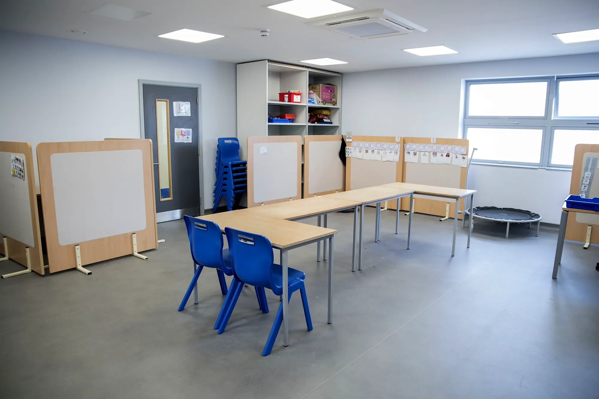 school-refurbishment-05-sen-classroom-workstations.webp