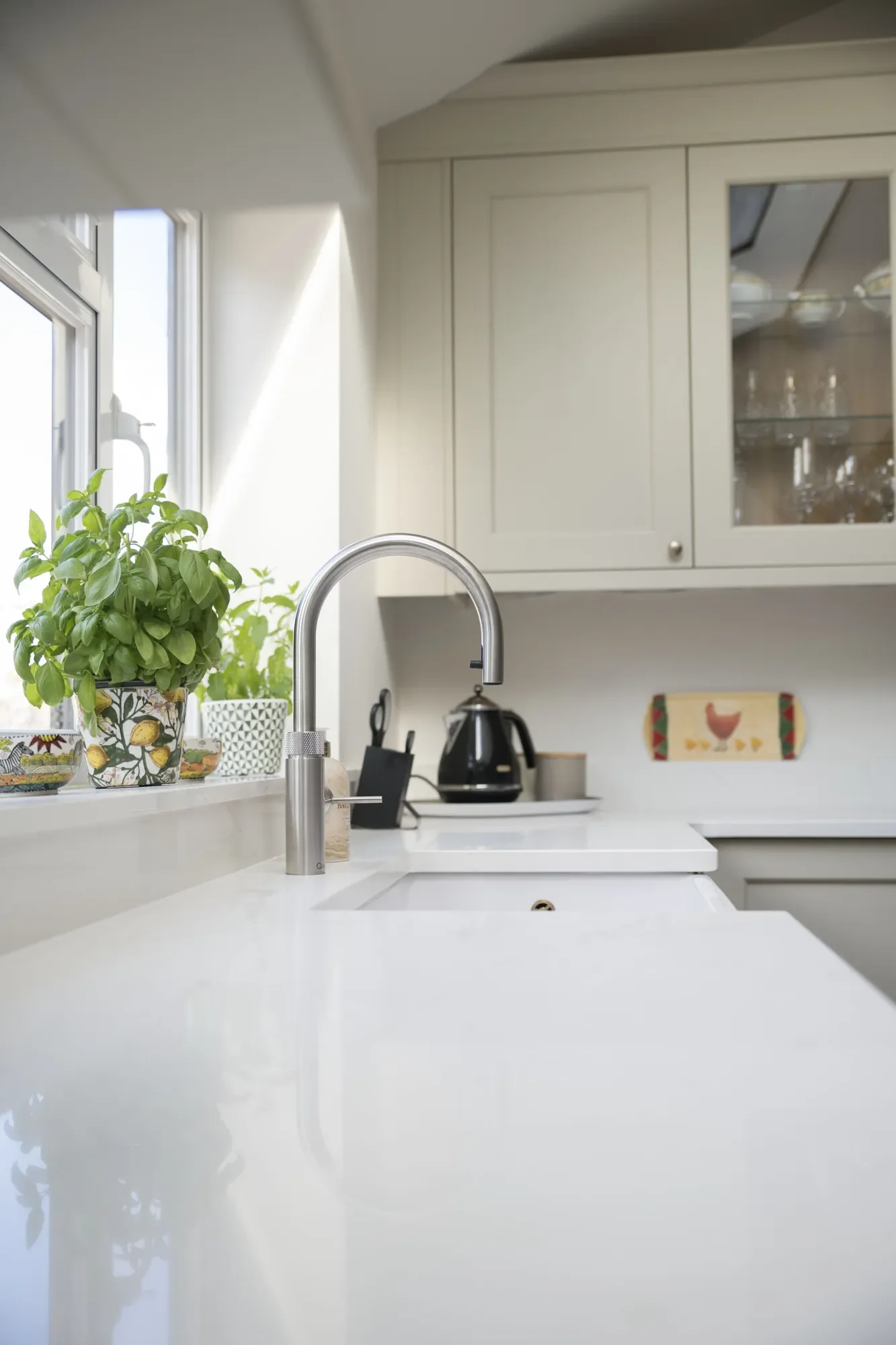 kitchen-extension-12-boiling-water-tap-quartz-worktop.webp