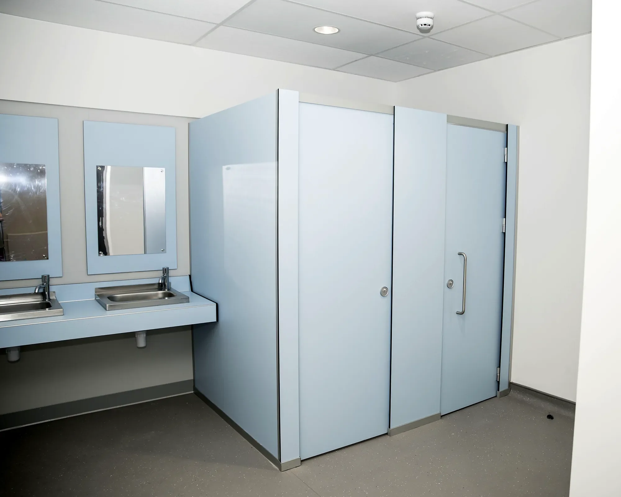 school-refurbishment-14-pupil-washroom-cubicles.webp