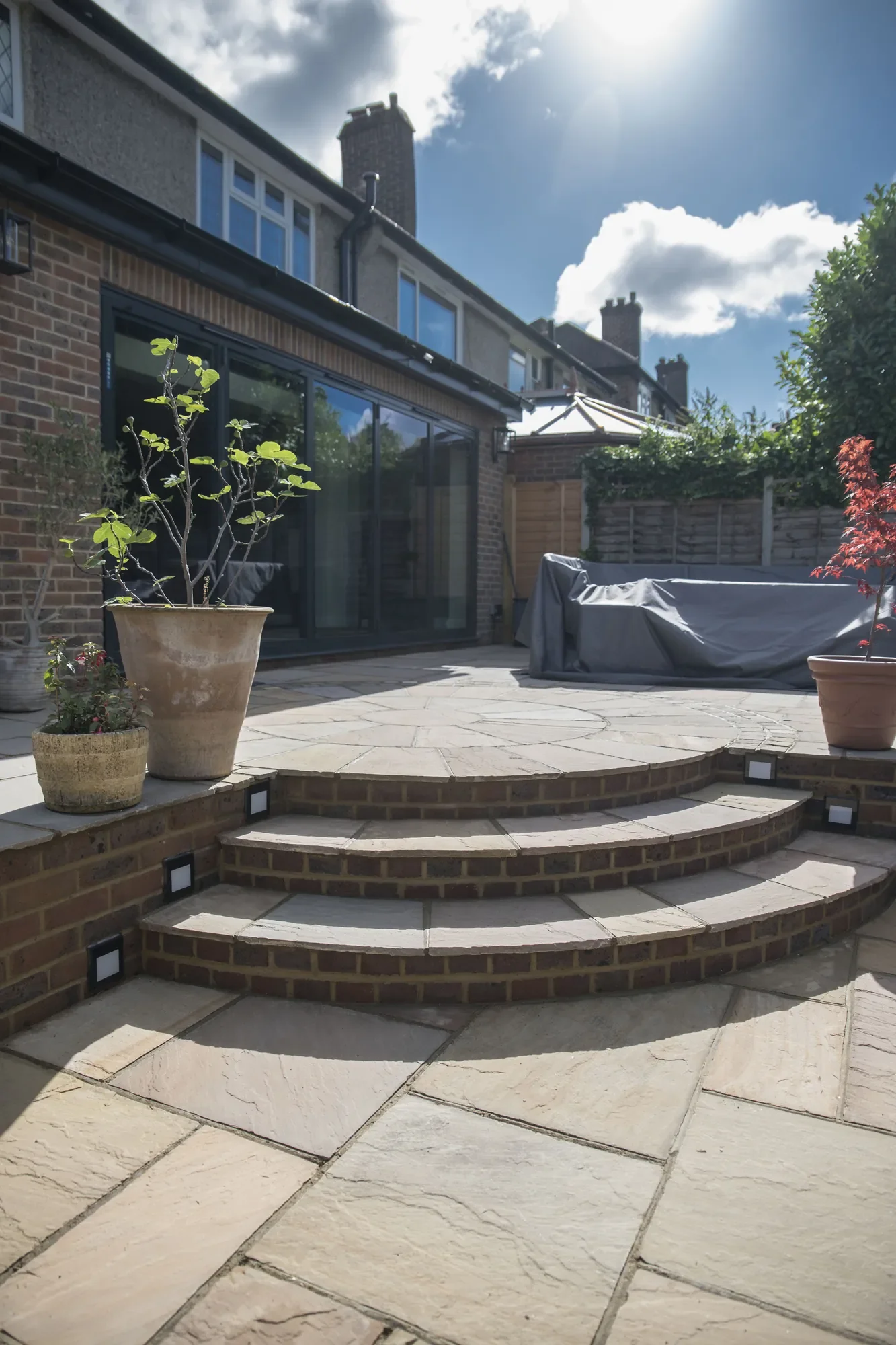 extension-landscaping-04-patio-steps-step-lights.webp