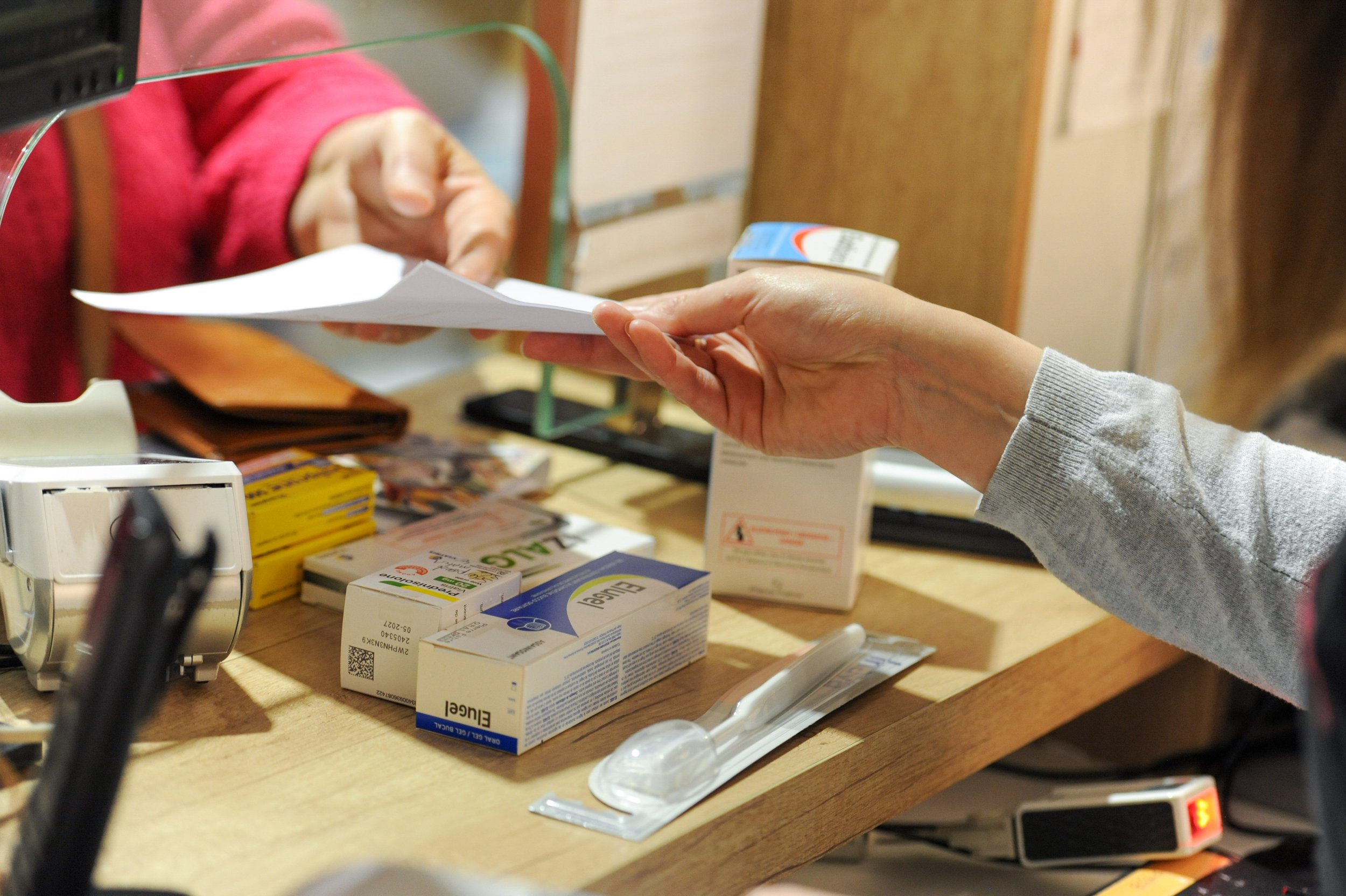 HL_ABENAZZOUZ_SERIE_REPORTAGE_PHARMACIE_120.jpg