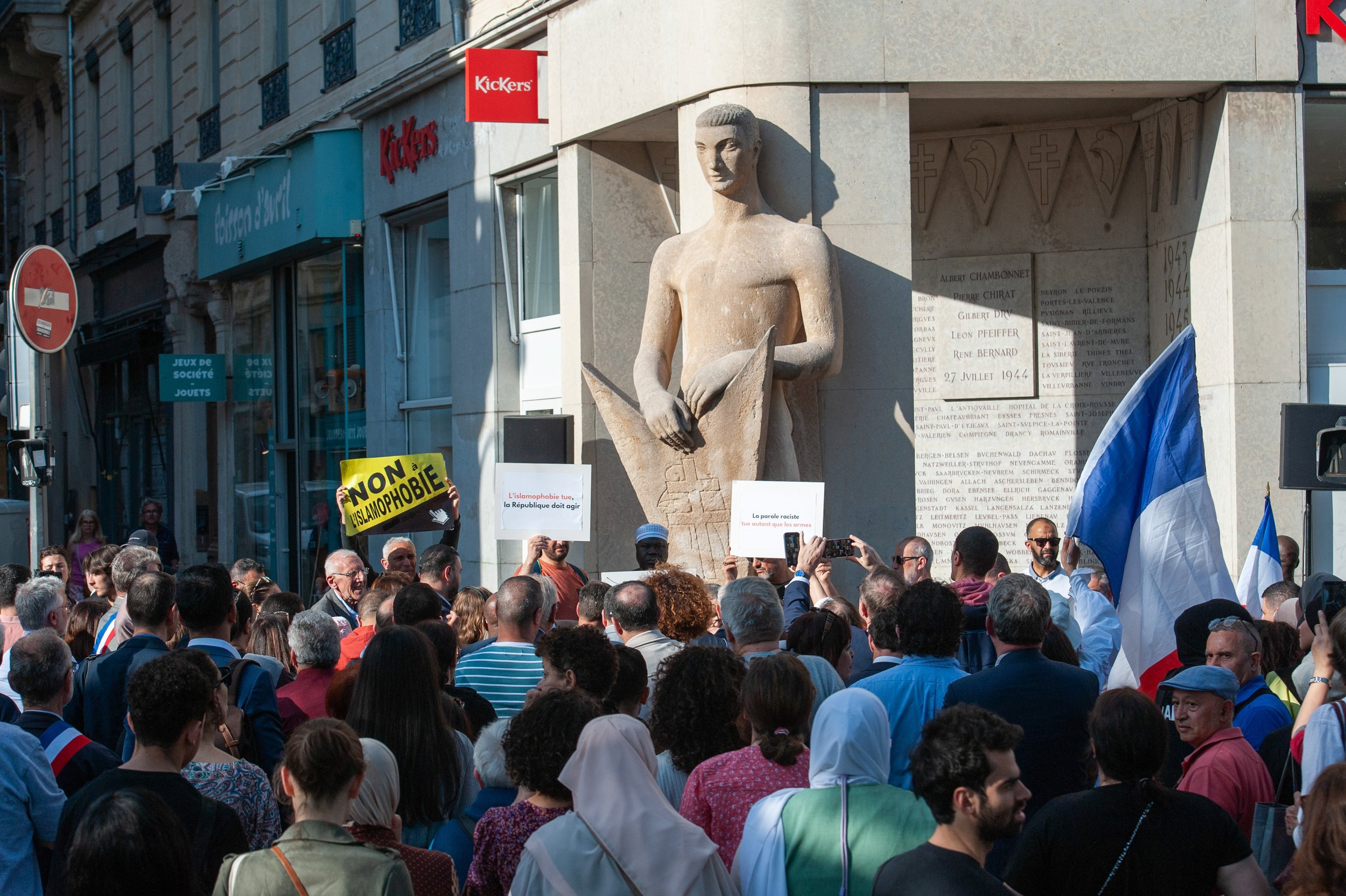 HL_ABENAZZOUZ_SERIE_HOMMAGE_VICTIME_MOSQUEE_069.jpg