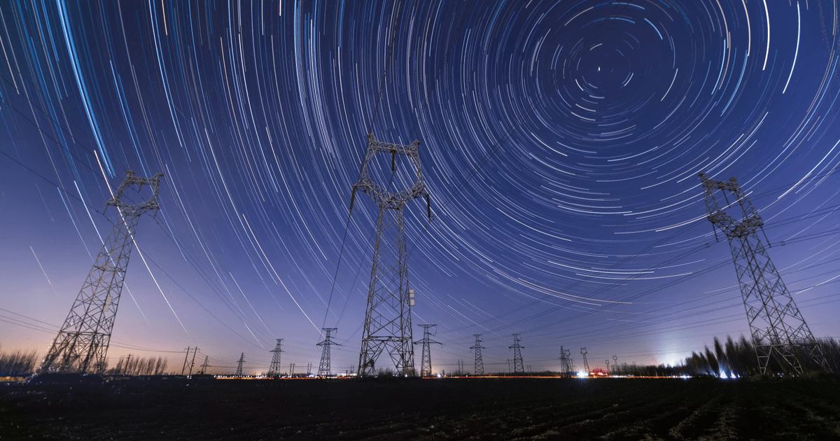 Transmission lines as time passes during the night, symbolizing changing TOU prices.