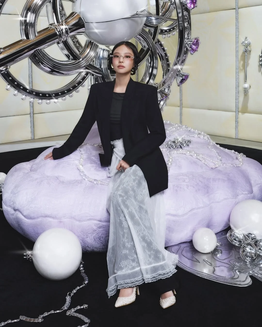 Jennie @jennierubyjane visits the magical Jewelry Collection Pop-Up space in Haus Dosan, Seoul. Jewelry Collection is available online and in stores including 7 Pop-up stores worldwide.__7 Pop-ups worldwide___Seoul____Haus Dosan, 50 Apgujeo.jpg
