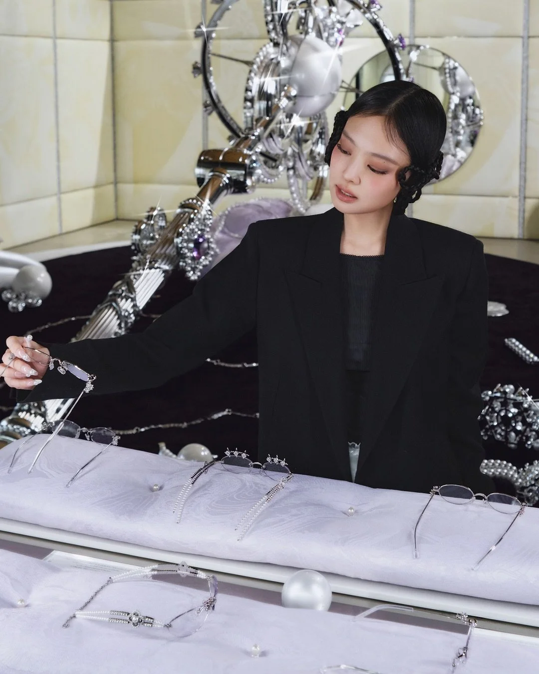 Jennie @jennierubyjane visits the magical Jewelry Collection Pop-Up space in Haus Dosan, Seoul. Jewelry Collection is available online and in stores including 7 Pop-up stores worldwide.__7 Pop-ups worldwide___Seoul____Haus Dosan, 50 Apg (3).jpg
