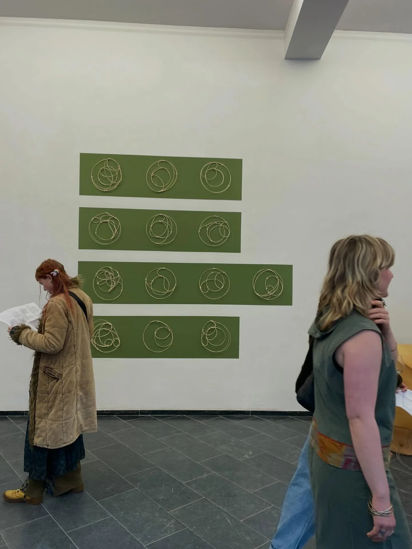 Na een paar dagen opbouwen was gisteren eindelijk de opening van de nieuwe expo Continuum in AG Utrecht 💚

Een deel van mijn afstudeerwerk is daar nu te zien: Maat der Dingen
3 t/m 19 april.

Morgen ben ik zelf aanwezig, samen met @weijsanne, om in 