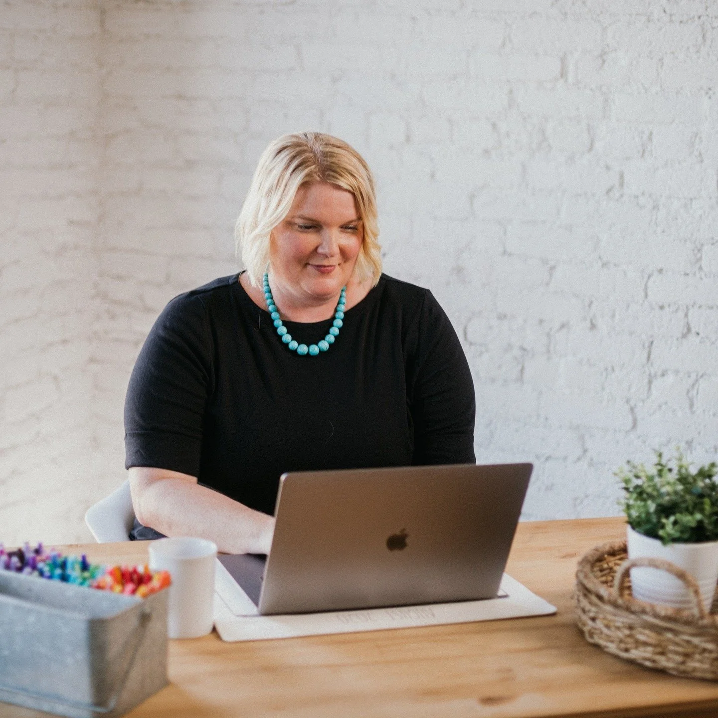 Forget midlife crisis. 

Chronic stress is what's breaking up marriages.

I had a chance to share the latest research on Office Hours with @davidmeltzer that over 70% of people say work stress was the reason for their divorce or break up. 

That numb