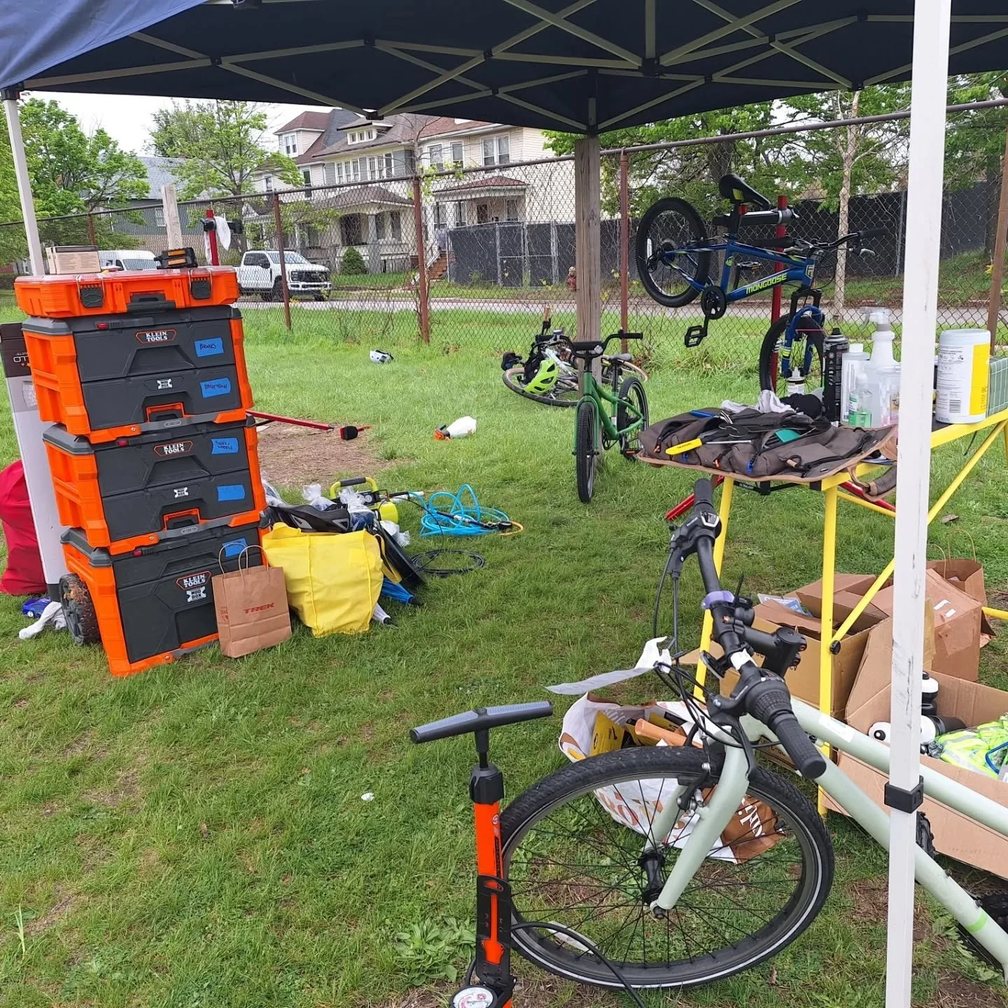 The weather has not been cooperating with us this year, but the rain didn't stop us from coming out to @boggs_school_detroit and fixing nearly 20 bikes. 

Boggs was actually the inspiration for our pop-ups. The first time we came for a neighborhood r