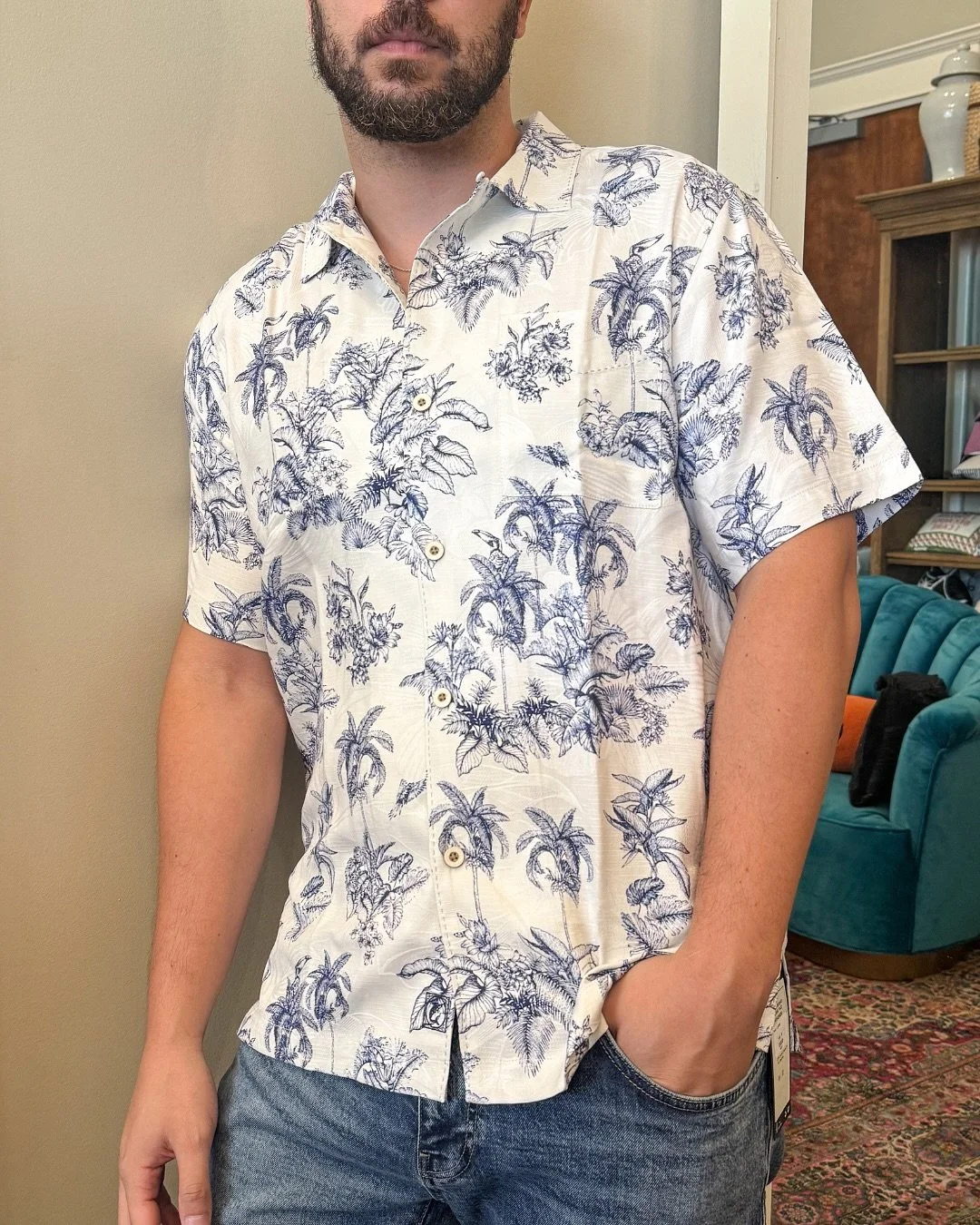 Light as air, bold in print - The men&rsquo;s silk shirt adds instant polish to your fall wardrobe.
 

#mensfashion #boldshirt #galveston #print #shoplocal