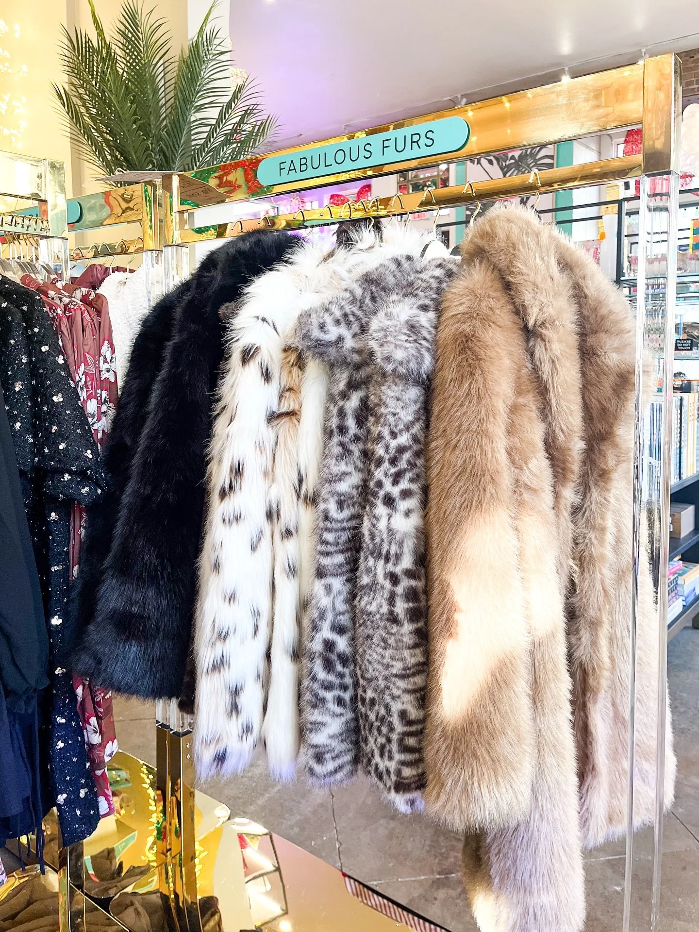 Our fabulous fur coats have you covered - literally.🧥✨

#furcoat #staycozy #wintertime #style #boutiqueshopping #galveston #lunahomeandgifts