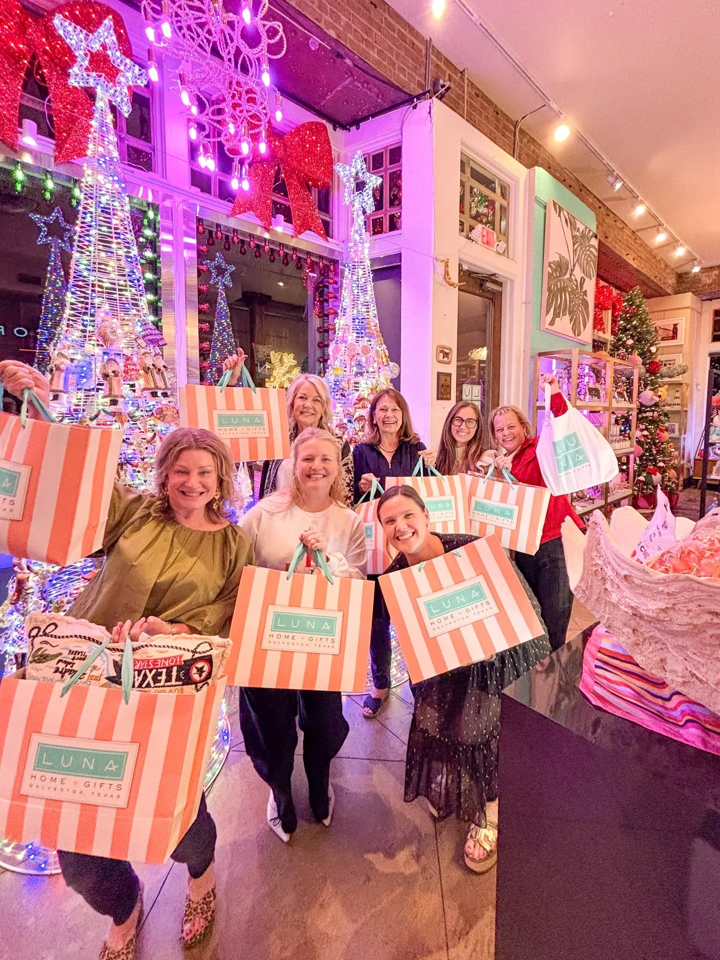 What a great time! We love hosting private shopping parties. Thank you, girls. Can&rsquo;t wait to do it again! ✨✨✨

Call us to schedule your private party too!

#girlfriends #love #boutiqueshopping #galveston #funnights #shoppingparty