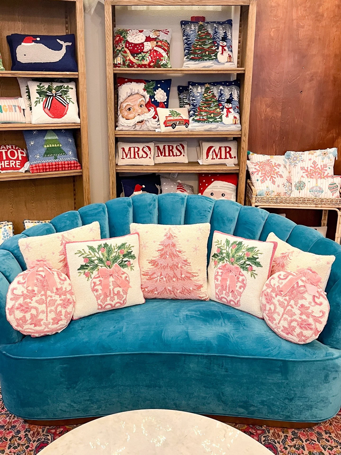 Blush tones + holiday cheer = perfect match 🎄🎀

#christmasdecoration #christmasshopping #christmastime #galveston #lovechristmas