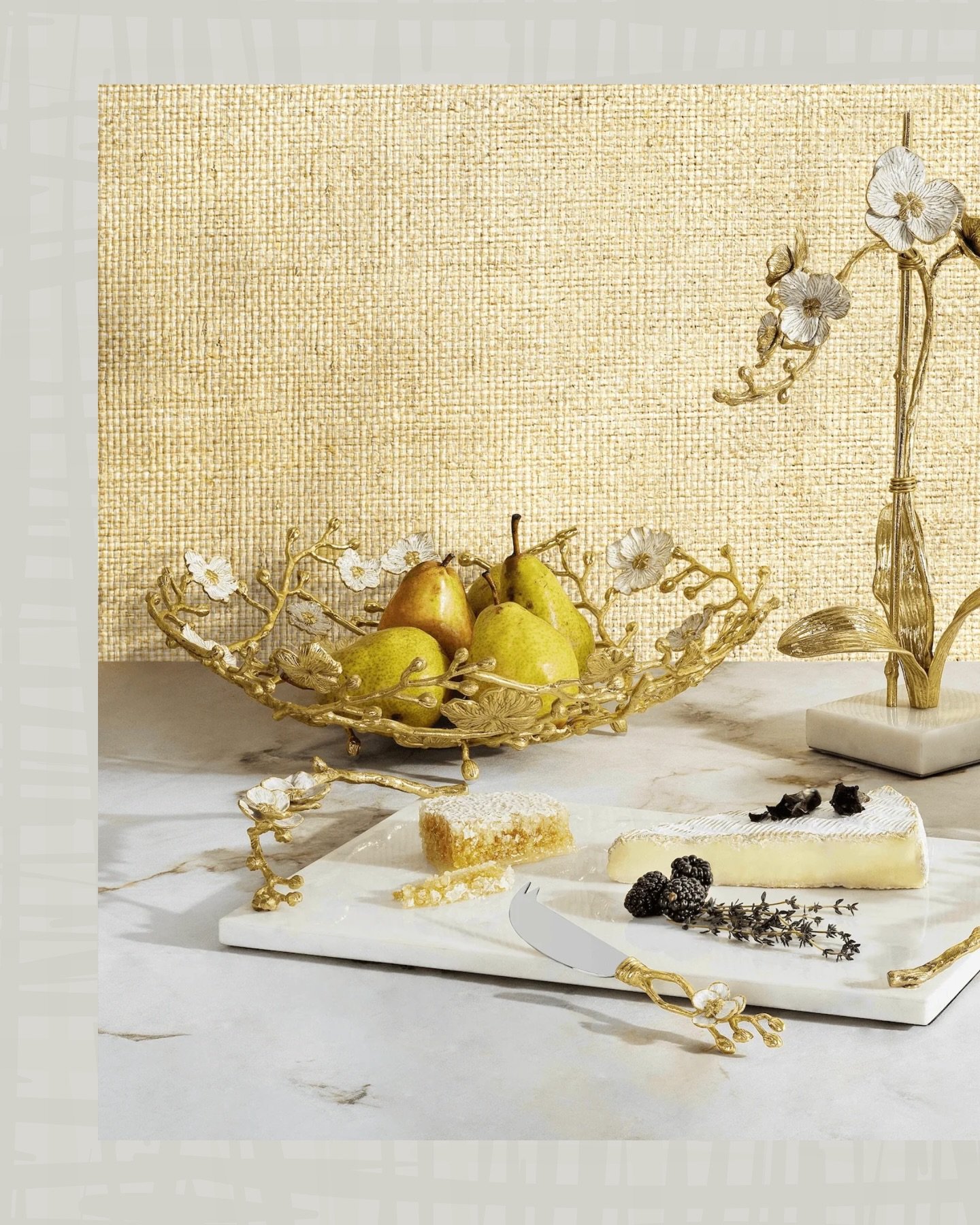 ✨Thoughtful details, soft metallic textures, and elegant Michael Aram statement pieces come together to create the perfect New Year&rsquo;s Eve table setting🍾🥂

#newyearsevetable #holidaytabledecor #entertaining #decordetails #galveston