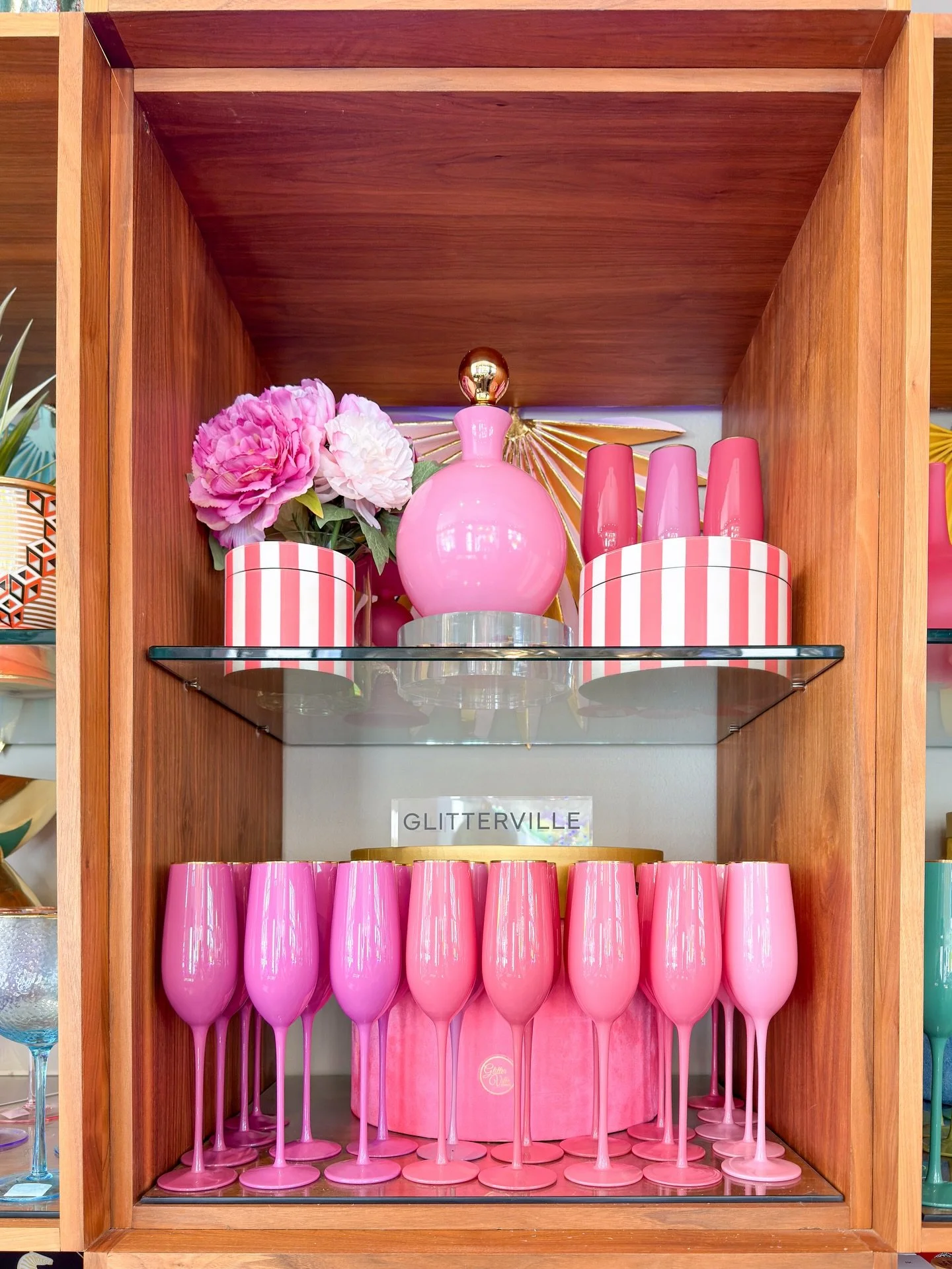 New colors of Glitterville champagne glasses have arrived! ✨

Bold, playful and fun! The perfect way to make every moment a celebration! 

Wich color is coming home with you? 🩷🩵💚

#islandelegance #galveston #shoplocal #lovecolors💗💙💚💜💛❤️💕💗 #