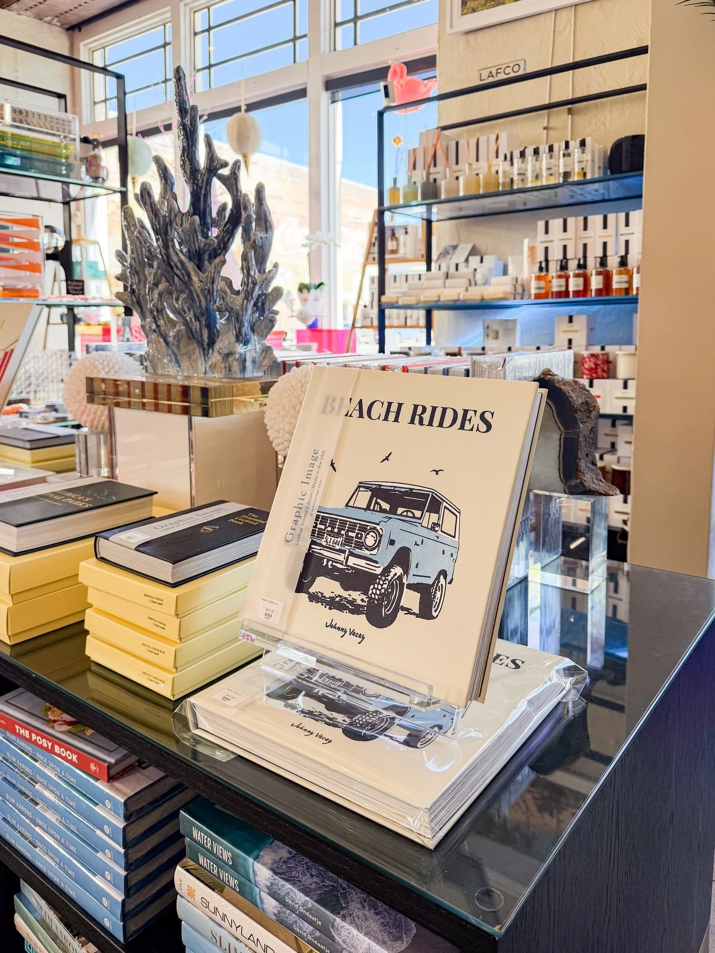 Come in, take your time, and enjoy the little things 🩵💛

You will probably discover something unique to fall in love with&hellip;

#lunahomeandgifts #galveston #islandlife #spring #joy