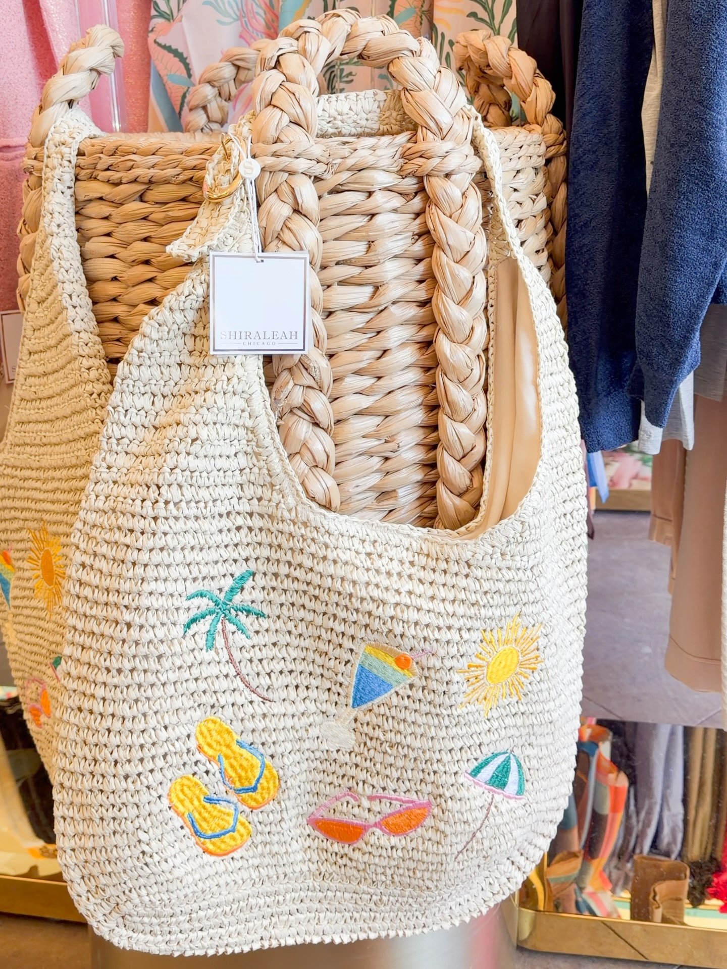 From beach days to brunch dates 🌊✨

The perfect bag to take you anywhere, easy, stylish and fun!

#beachbag #sunnydayz #spring #galveston #lunahomeandgifts