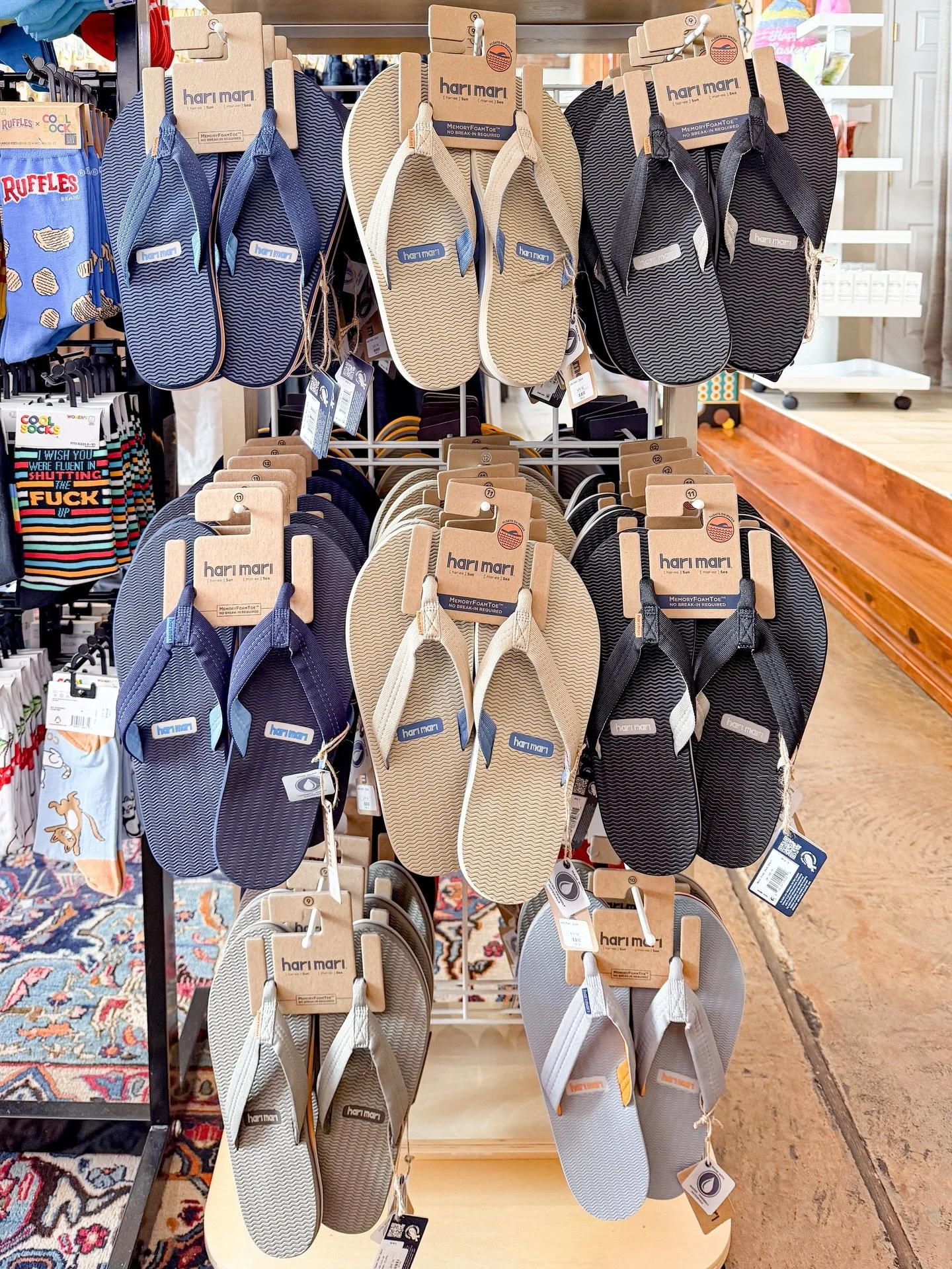 Setp into comfort and style with the new collors of Hari Mari!

Made for easy days, warm weather and everywhere in between. 🩴✨

#flipflop #flipflopseason #comfort #galveston #lunahomeandgifts
