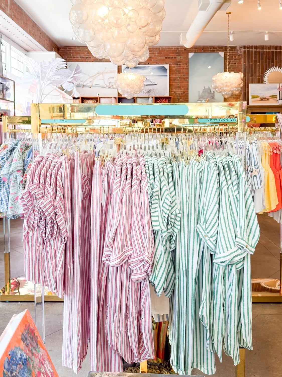 Sundays are better with sunshine, good vibes and a little wandering✨ Which means&hellip; the perfect day to come spend visit us and discover new treasures 🪎

#lunahomeandgifts #galveston #boutiqueshopping #sundayfunday
