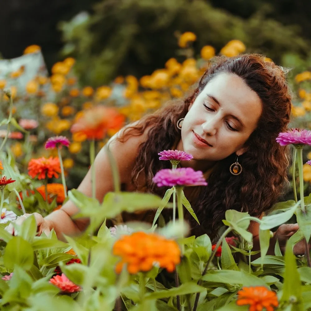 Anyone else chomping at the bit to get seeds in the ground? 

I&rsquo;m ready to watch our flowers bloom! 🌼😍

Also&hellip;more floral garden sessions please! 🙏🏼 📸