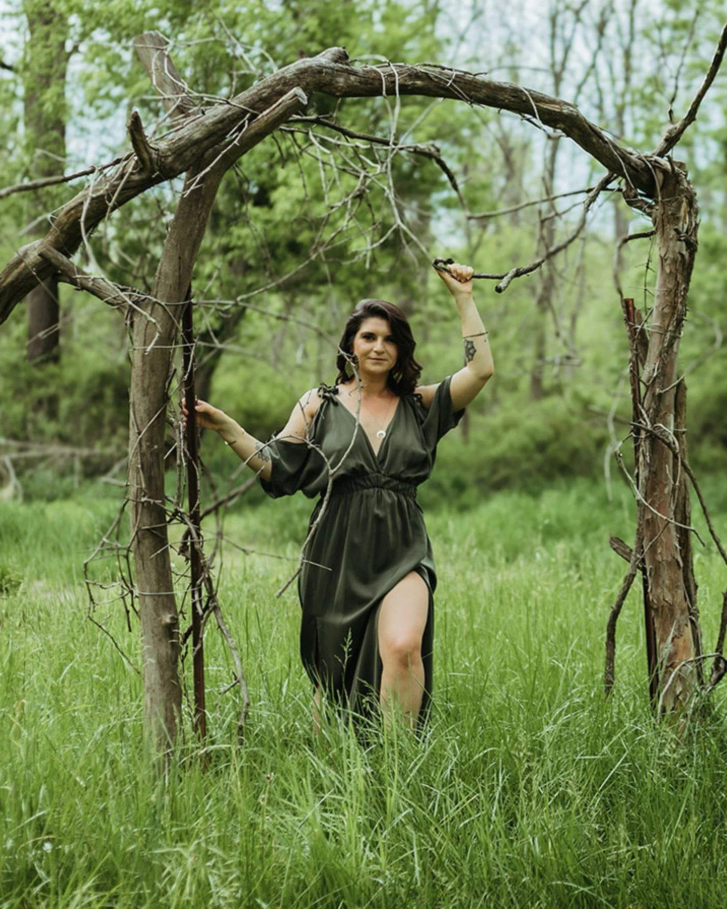 Just a reminder&hellip;

YOU are the portal.

YOU are the magic.

You don&rsquo;t have to search for it.

You&rsquo;re a god damn rainbow! 🌈 

Now let them colors shiiinee!!!
.
.
.
Link in bio to book a Sacred Self Photo Ritual! 🪞📸🥀