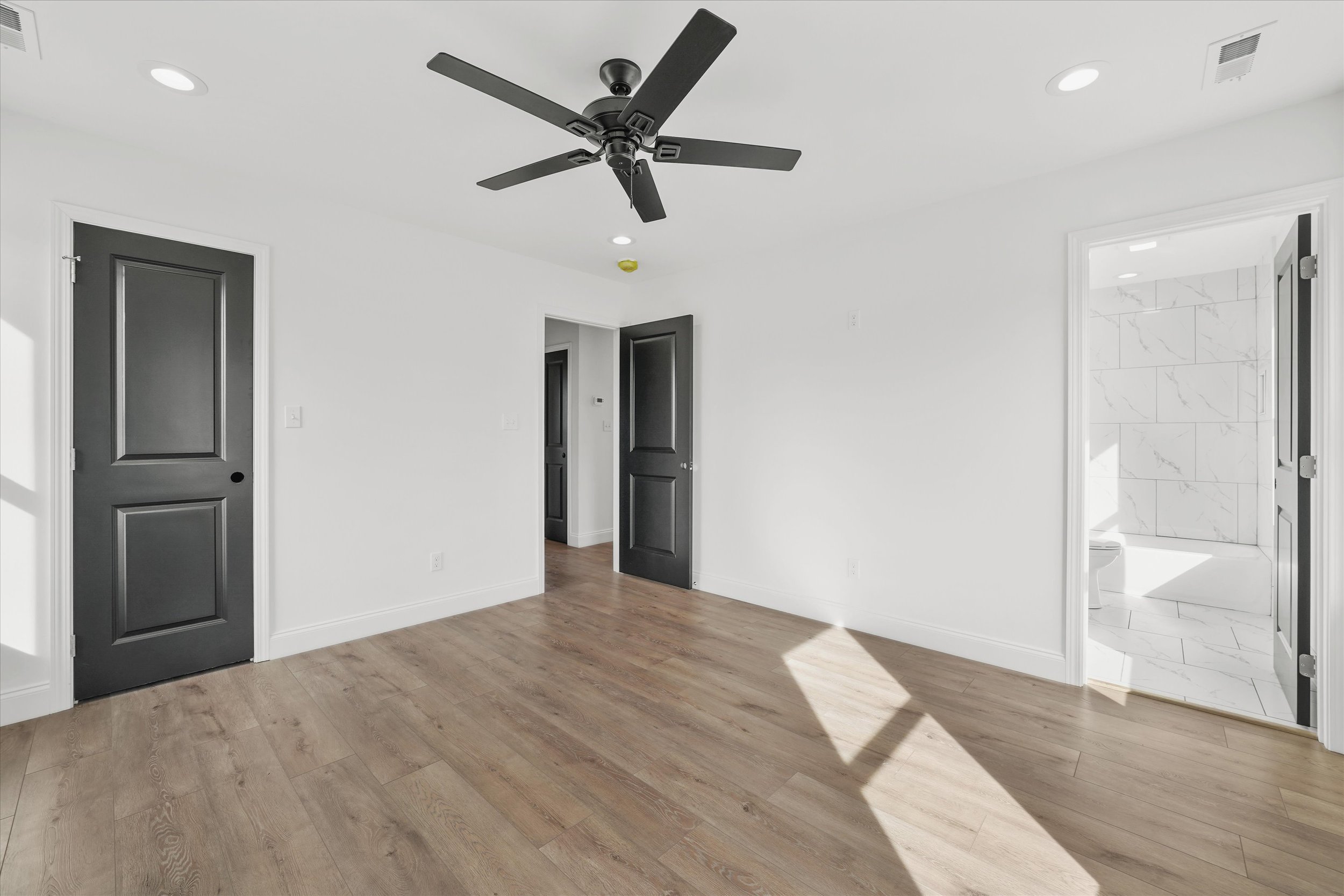 32-106 S Front St 07.jpg