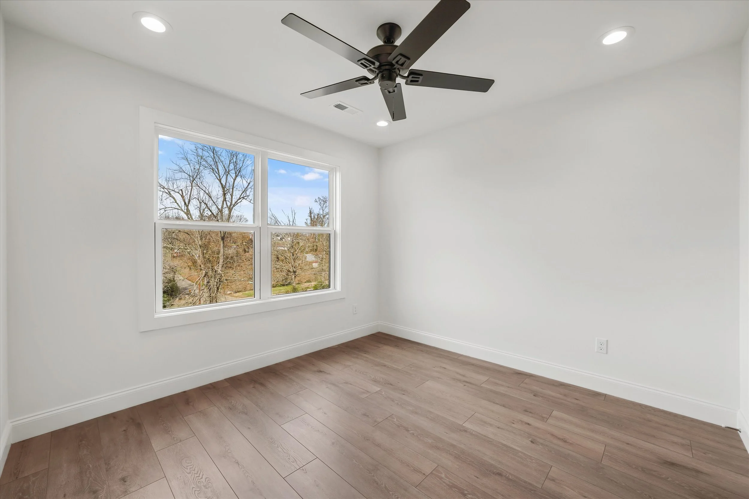 26-106 S Front St 01.jpg