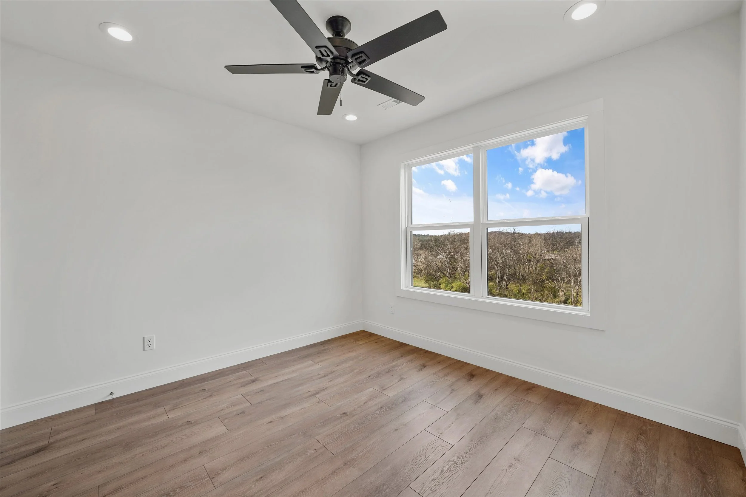 28-106 S Front St 03.jpg