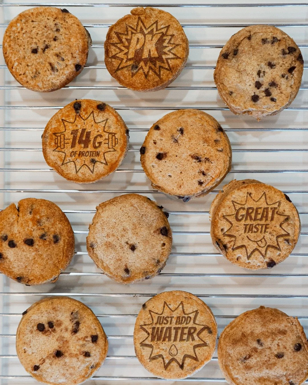 It&rsquo;s National Chocolate Chip Day! 🦸&zwj;♂️🍫 Our POWKAKES chocolate chip pancakes are packed with superhero energy and classic cookie flavor&mdash;the perfect way to celebrate the day!

#NationalChocolateChipDay #POWKAKES #SuperBreakfast #Choc