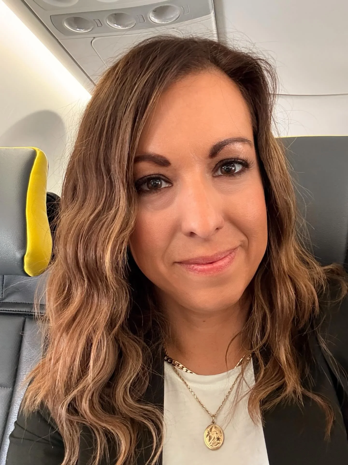 Headed to CT for a feature&hellip;guess what type of role I&rsquo;ll be playing. 😉💕🎬

#actorslife #behindthescenes #filmmaking #workingactor #bookedandbusy