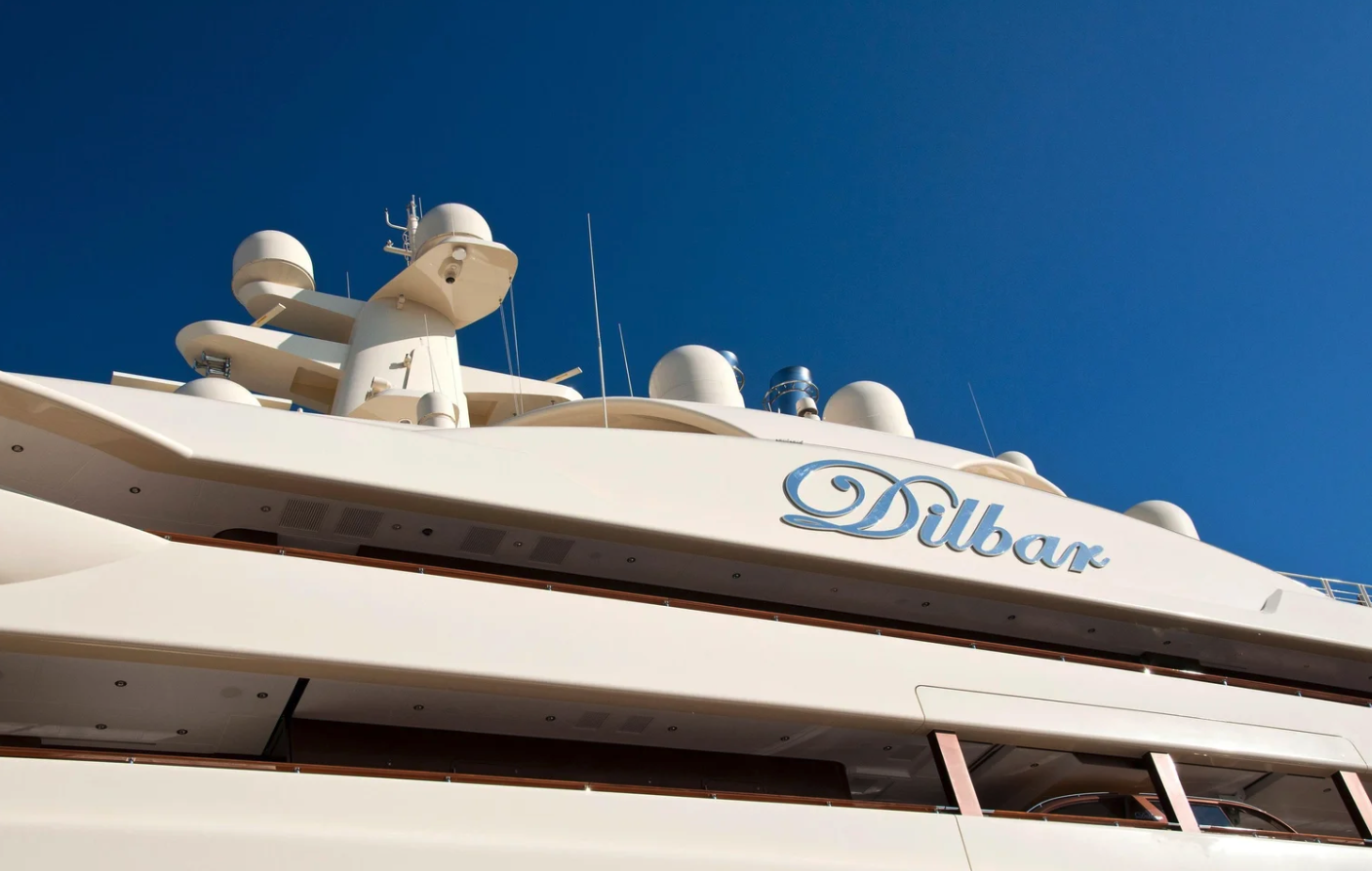 MY Dilbar, Yacht