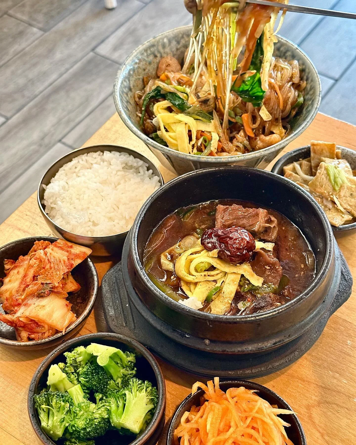 Literally love at first bite 🤤 get a mix of protein with our seafood Japchae noodles and our braised rib Galbi Jjim ❤️&zwj;🔥

📍KAL, Astoria NYC 
.
.
.
.
.
.
.
.
.
.
#nyc #ny #nyceats #eats #eatstagram #likesforlike #eeeeeats #food #foodie #korean 