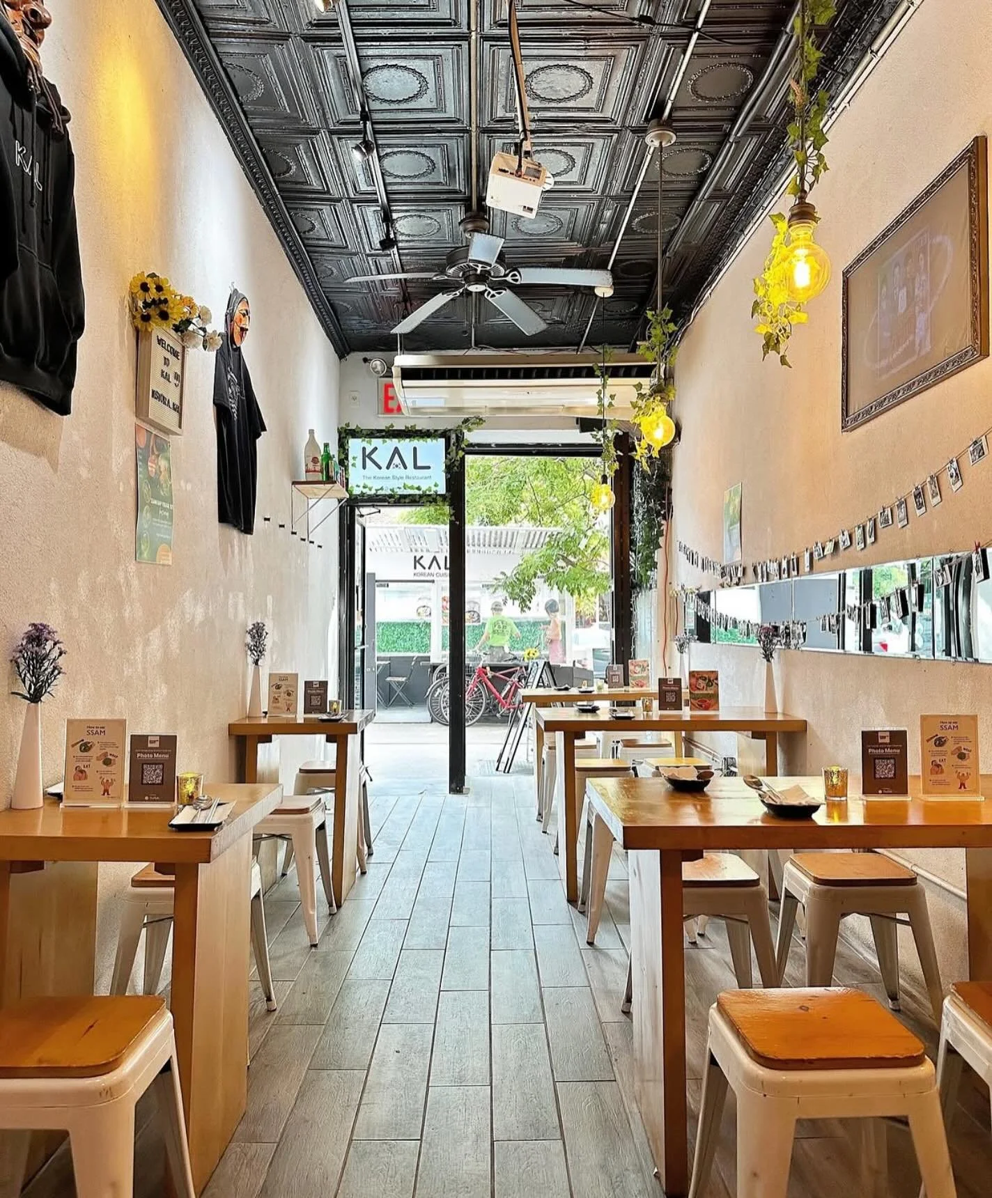 Enjoy the first day of daylight savings here at @astoria_kal ☀️🌞

📍KAL, Astoria
.
.
.
.
.
.
.
.
.
#nyc #ny #nyceats #eats #eatstagram #likesforlike #eeeeeats #food #foodie #korean #koreanfood #mukbang #asmr #tiktok #photo #맛집 #photo #한식 #reels #맛스타