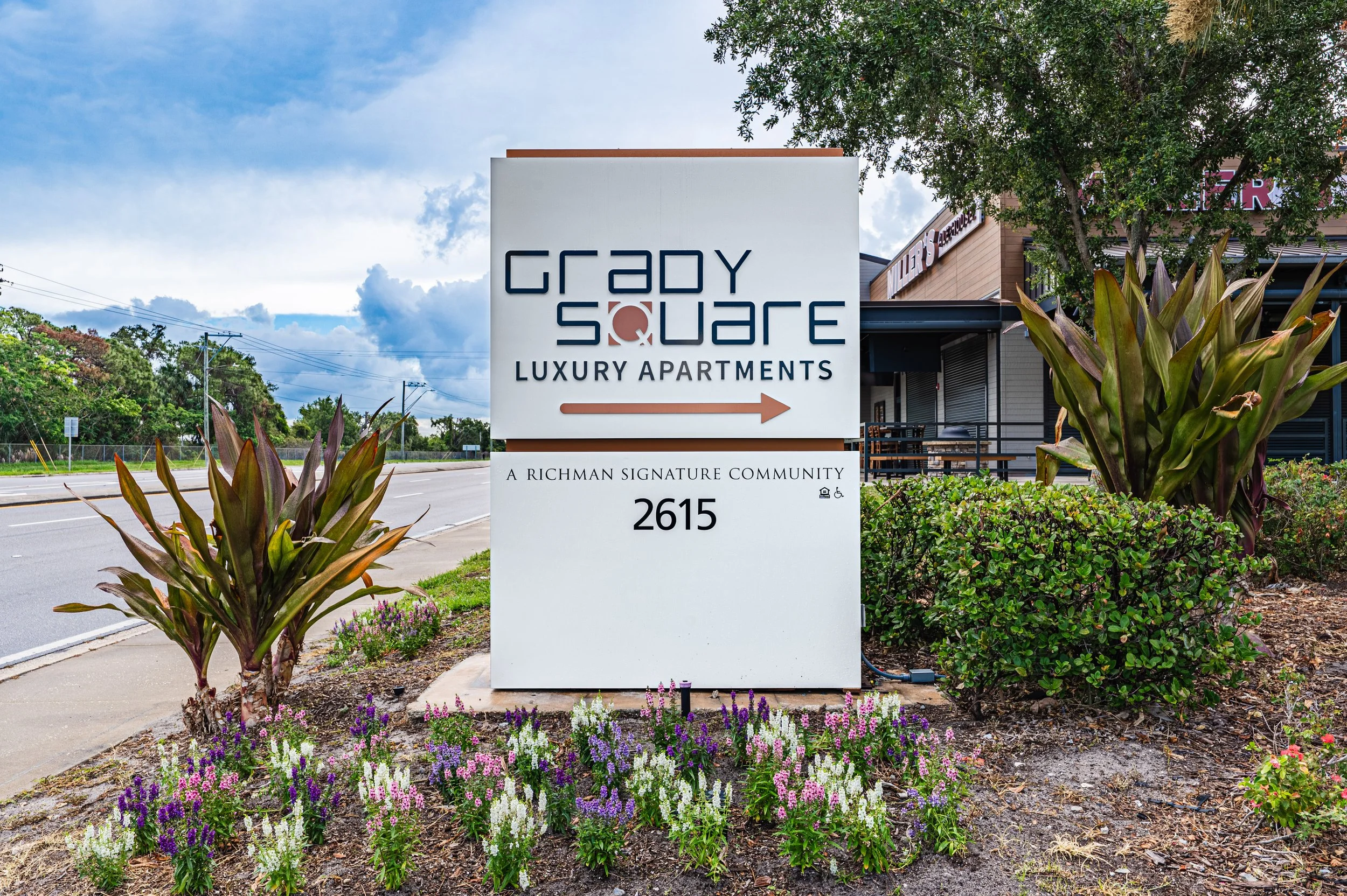 VI-Grady Square Monument-1.jpg