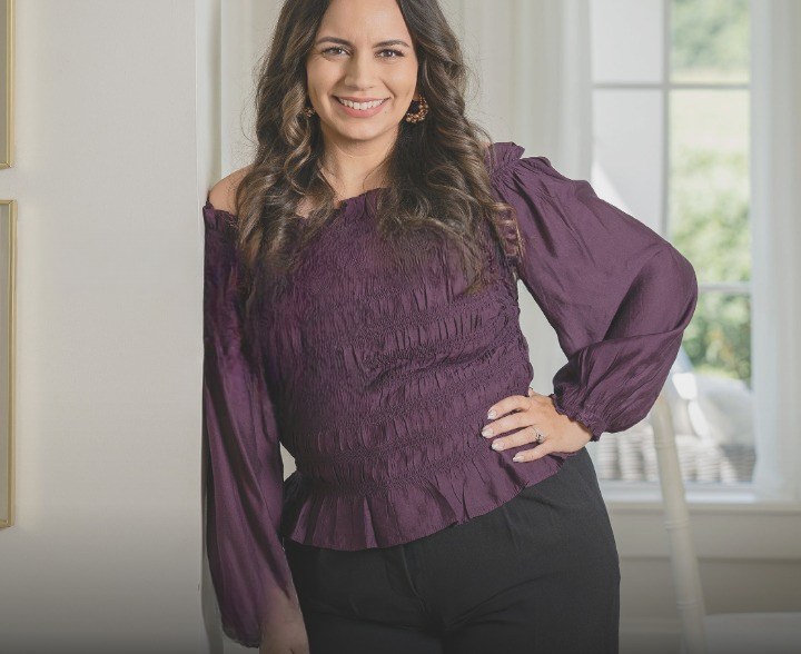 Suneeta Johnson Registered clinical counsellor sitting at desk conducting trauma informed counselling in Pitt Meadows BC & virtual