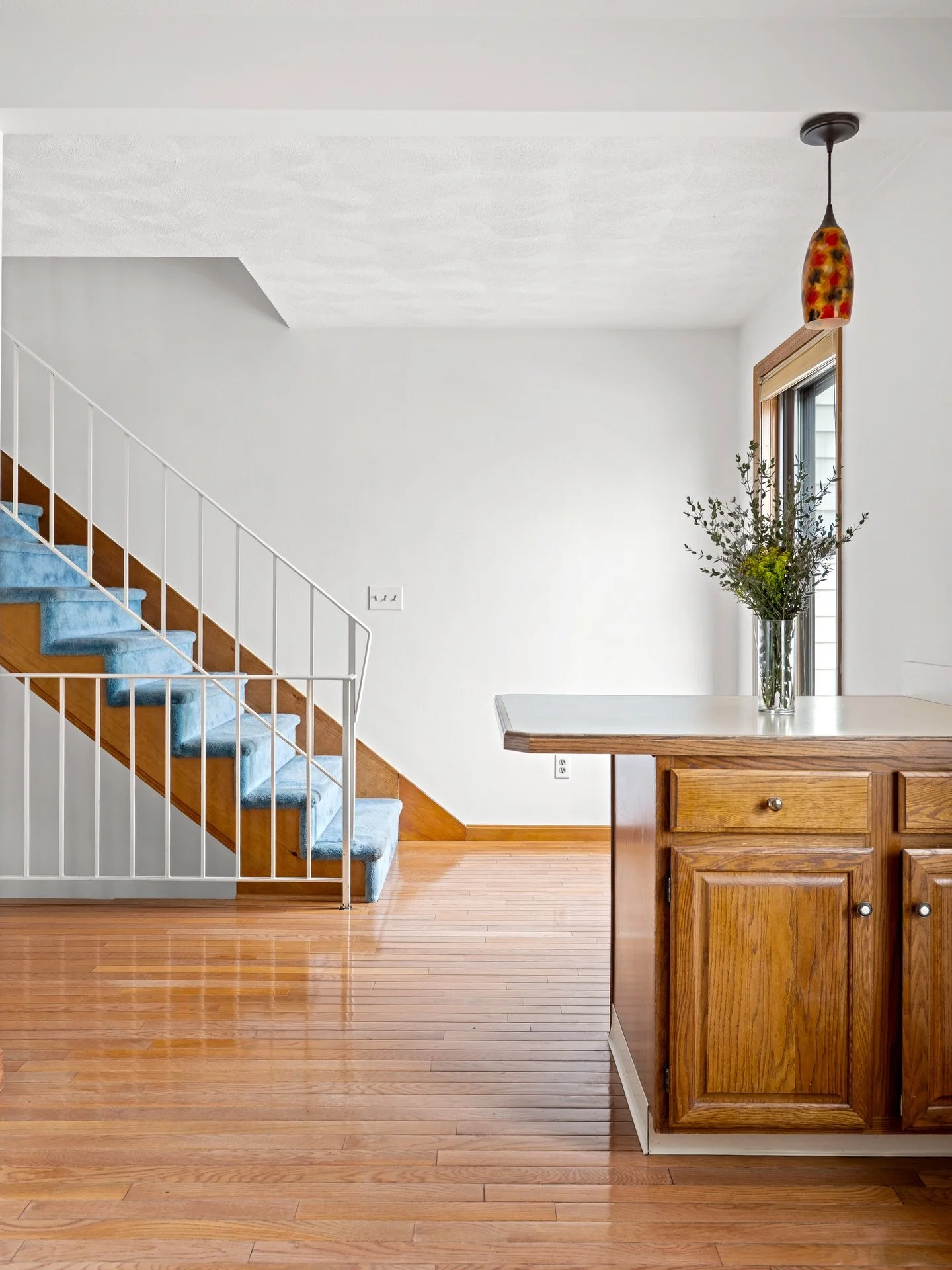 OPEN TODAY 12-2 | East Boston Townhome

34 Whitby St
$499,000 | 2/2 1,397 sf 

This home lives more like a single family
◾️Quiet dead-end street
◾️Garage w/ direct access 
◾️Private yard and balcony/deck
◾️Wood floors, charm 
◾️and bonus space you do