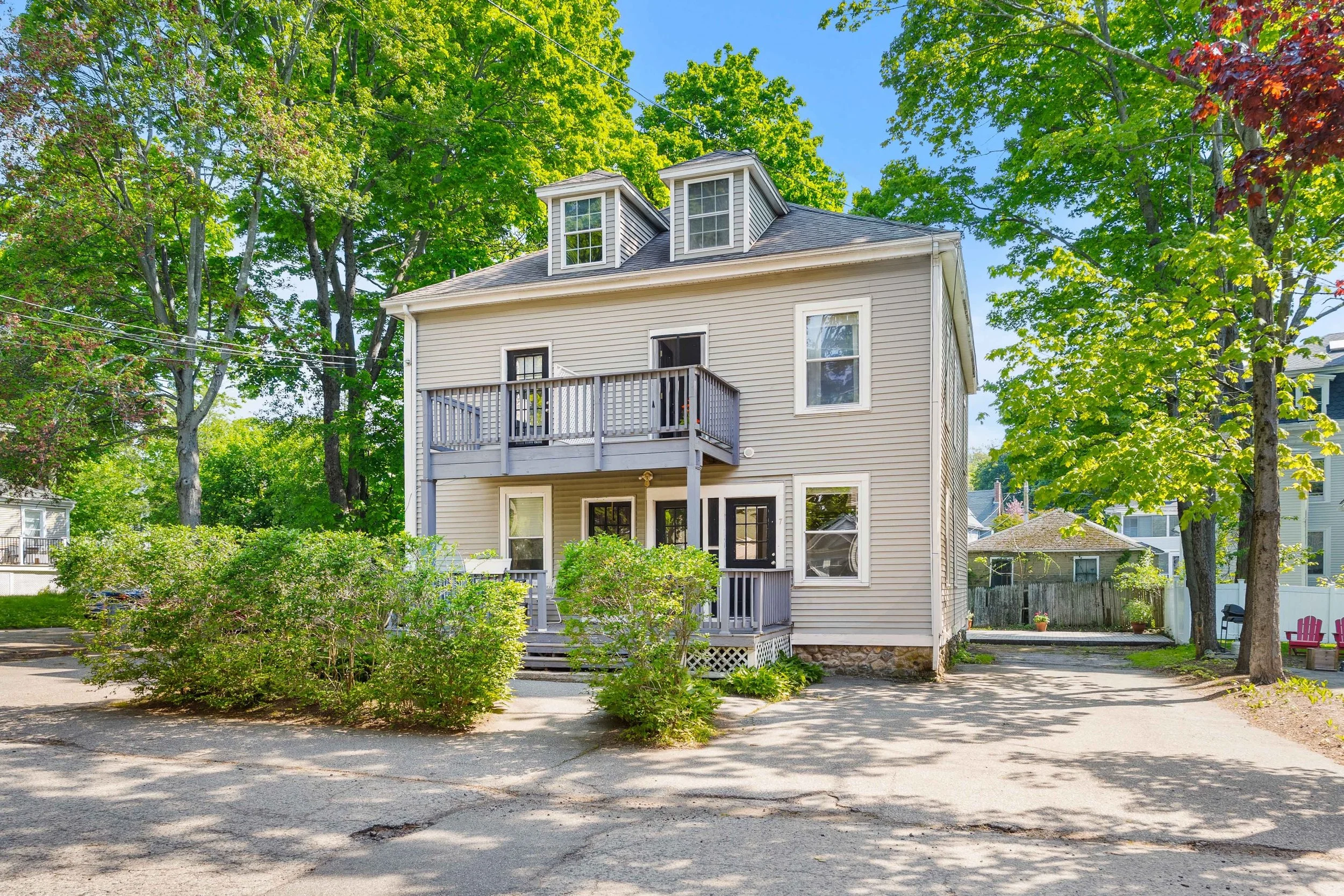 Just Listed in Amesbury!

THE FIRST FLOOR: 
7 Winter St. Unit B 
1 Bed, 1 Bath - $325,000
Single level living 
Private patio, on site laundry, basement storage, parking, low HOA, pets allowed 

What if owning a home could actually cost less than rent