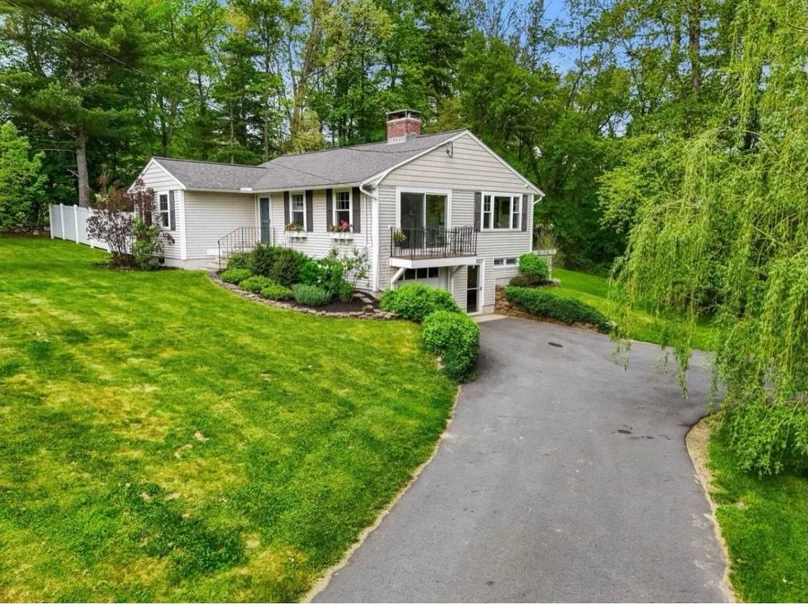Just Hit the Market in Hampstead, NH | $474,000

352 East Rd
2 Bed, 2 Bath | 1,328 SF 
Listed by @mollyb.smith 

Open House:
Friday 4:30-6
Saturday 11-1

Send me a message for more info! 

Filled with warmth, natural light, and valuable updates throu