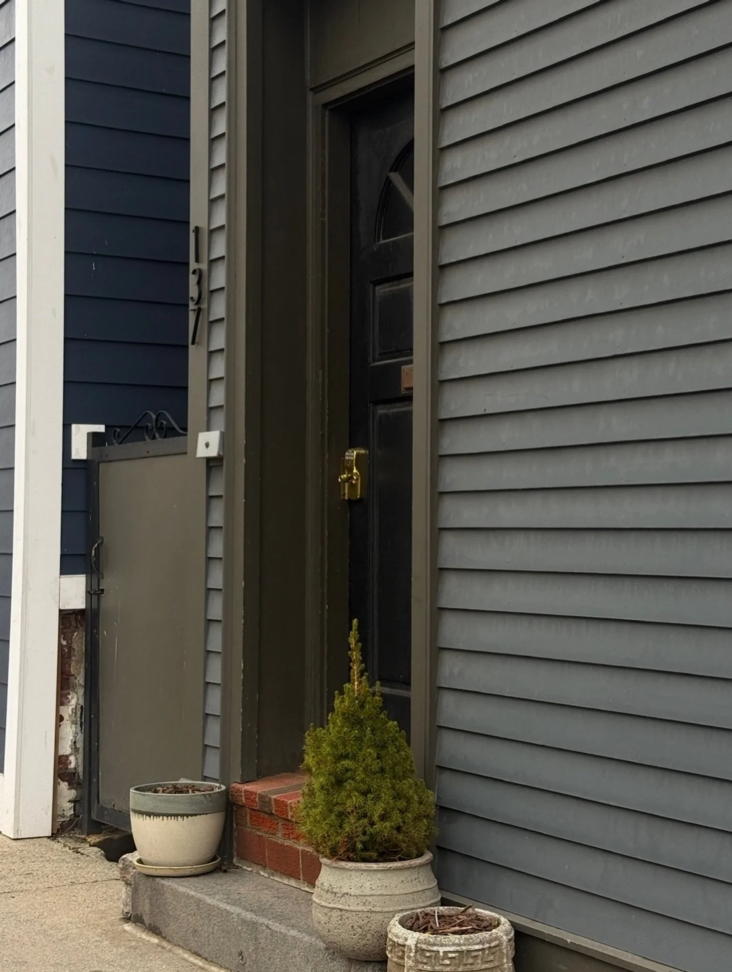 Just Sold!

We went from meeting, to under contract in a few days.

I met my clients at an open house I was hosting at my listing. We got to talking and I learned they were renting, and their landlord was getting ready to sell.

That kind of uncertai