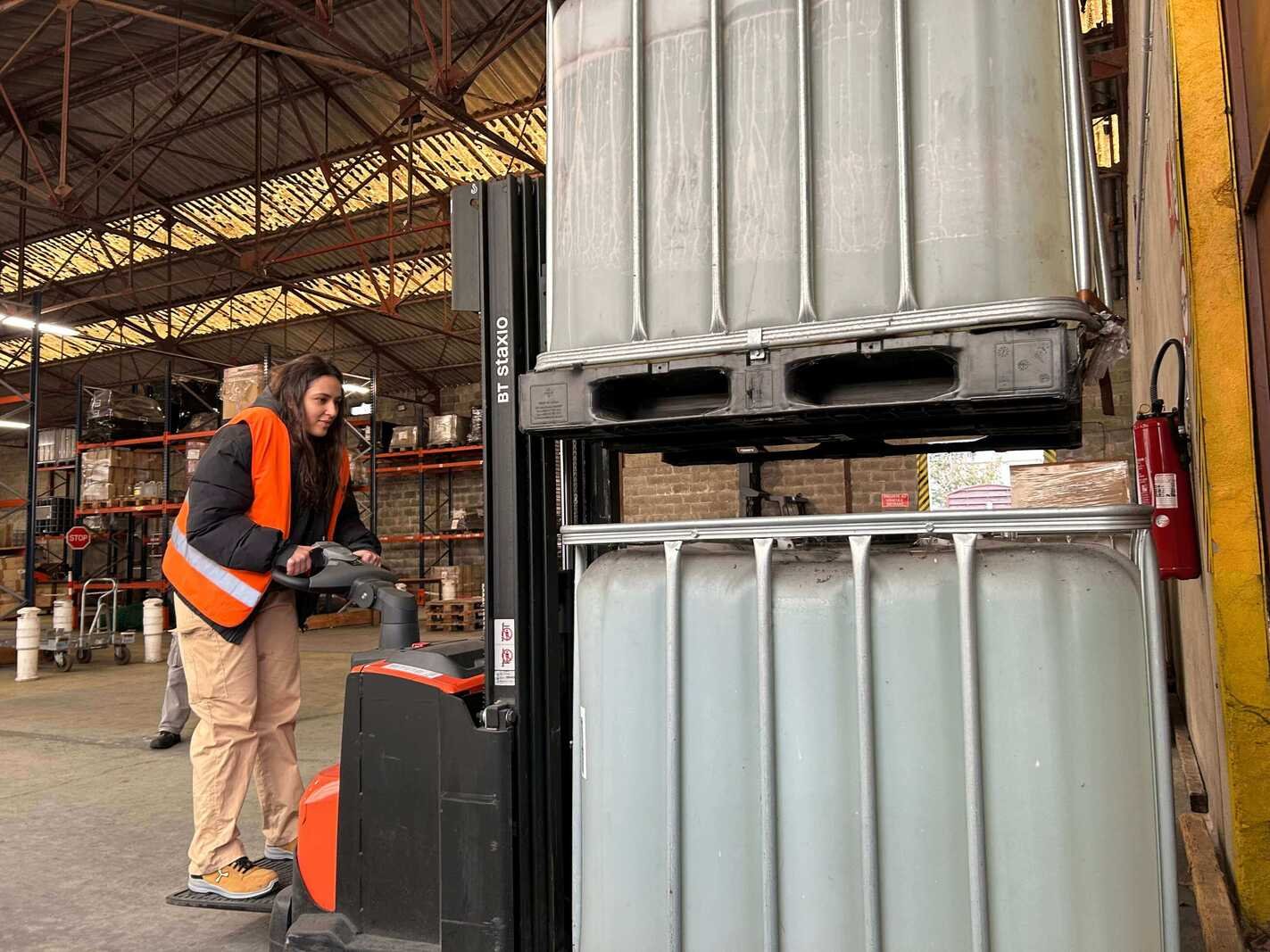 Apprenant sur chariot élévateur CACES R489 formation certifiante Bourg-en-Bresse"