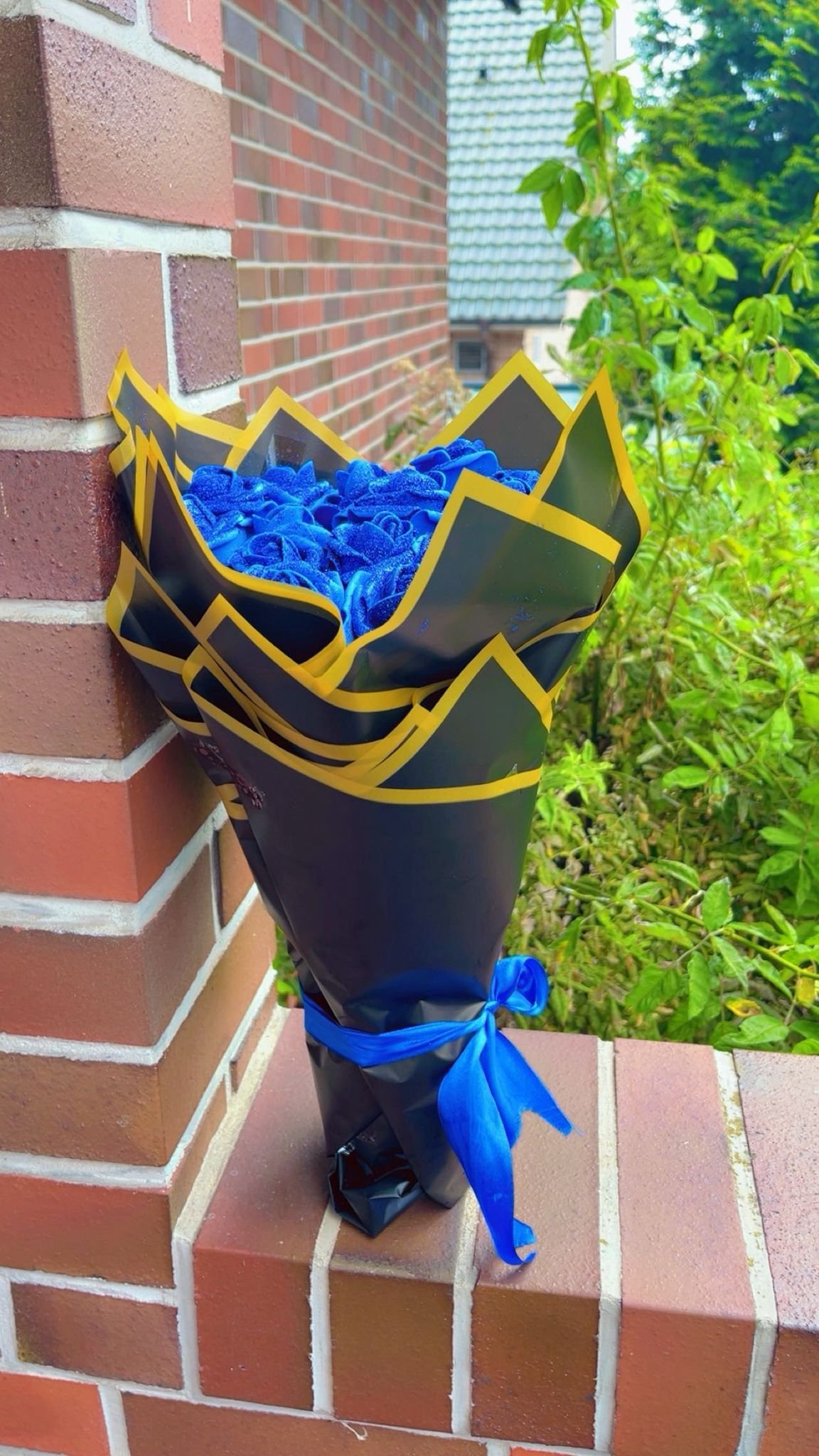 Der Königsblaue Rosenstrauß 💙