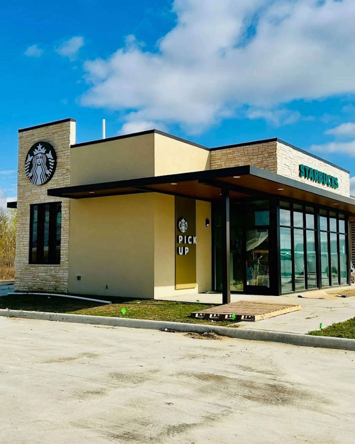 ☕ Starbucks Italy, TX

Every great space starts with strong foundations &mdash; and even stronger collaboration.

For Starbucks in Italy, TX, our team delivered a modern, functional space that reflects the brand&rsquo;s high standards for both design