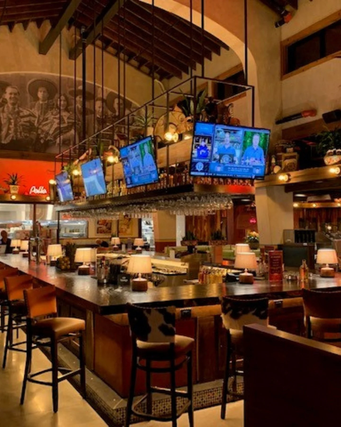 🌮 Gringo&rsquo;s Katy | Good food deserves a great atmosphere.

KT Ventures partnered with Gringo&rsquo;s Katy to build a vibrant, welcoming space that blends craftsmanship and culture. Every beam, finish, and fixture reflects the attention to detai