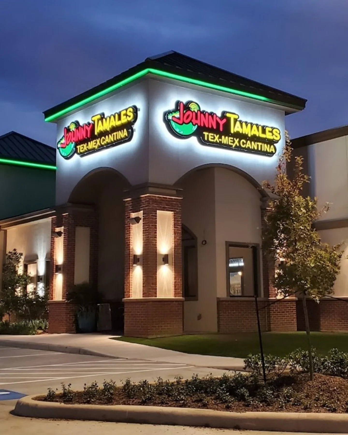 🌮 A Texas Favorite, Built to Last

For Johnny Tamales in Missouri City, KT Ventures delivered a space that&rsquo;s as bold and inviting as the flavors it serves.

Every detail &mdash; from millwork to lighting &mdash; reflects our commitment to craf