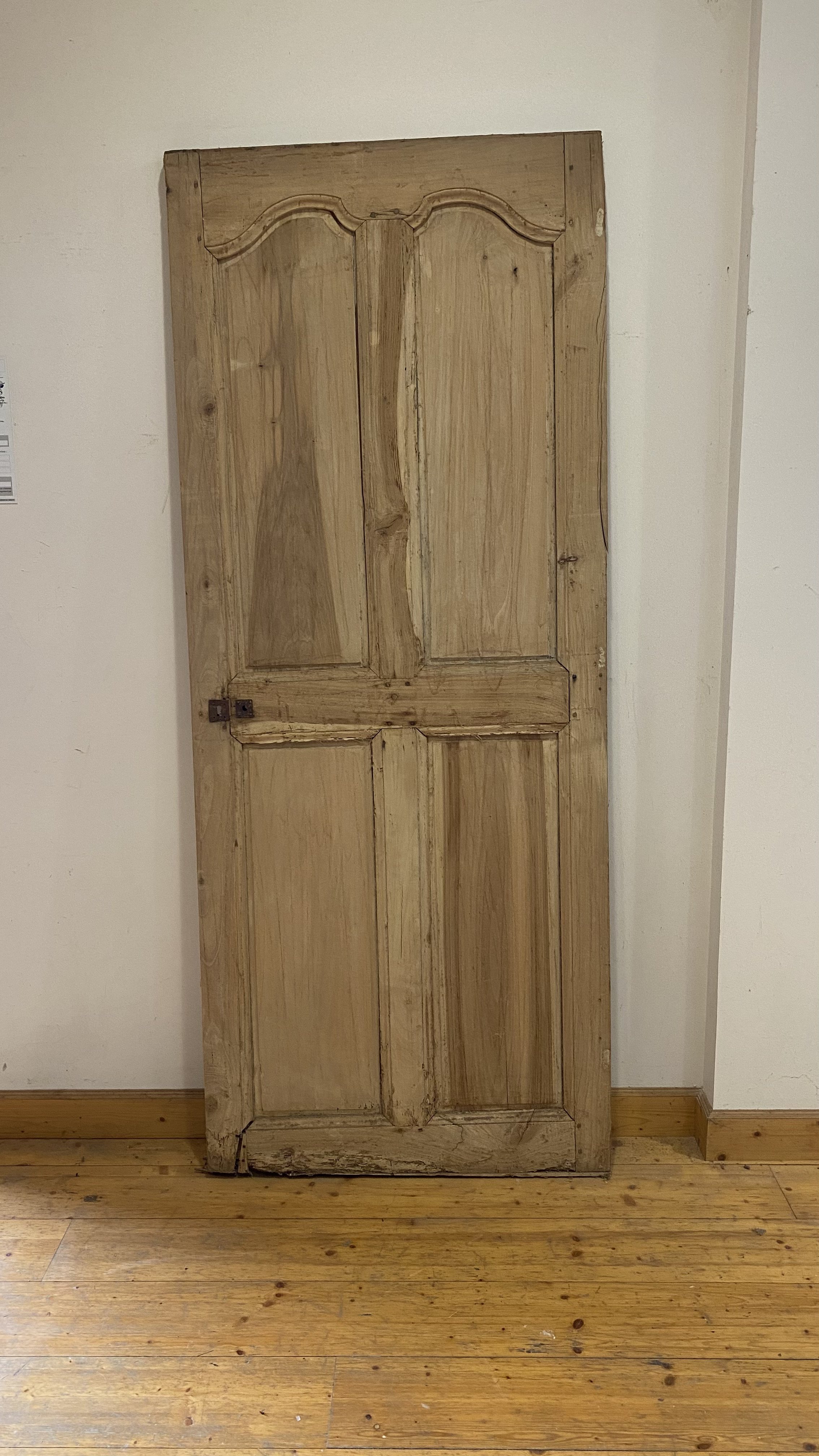 MAU-PO-007
Porte ancienne
H. 2160 × L. 880 mm
1 vantail
Brut