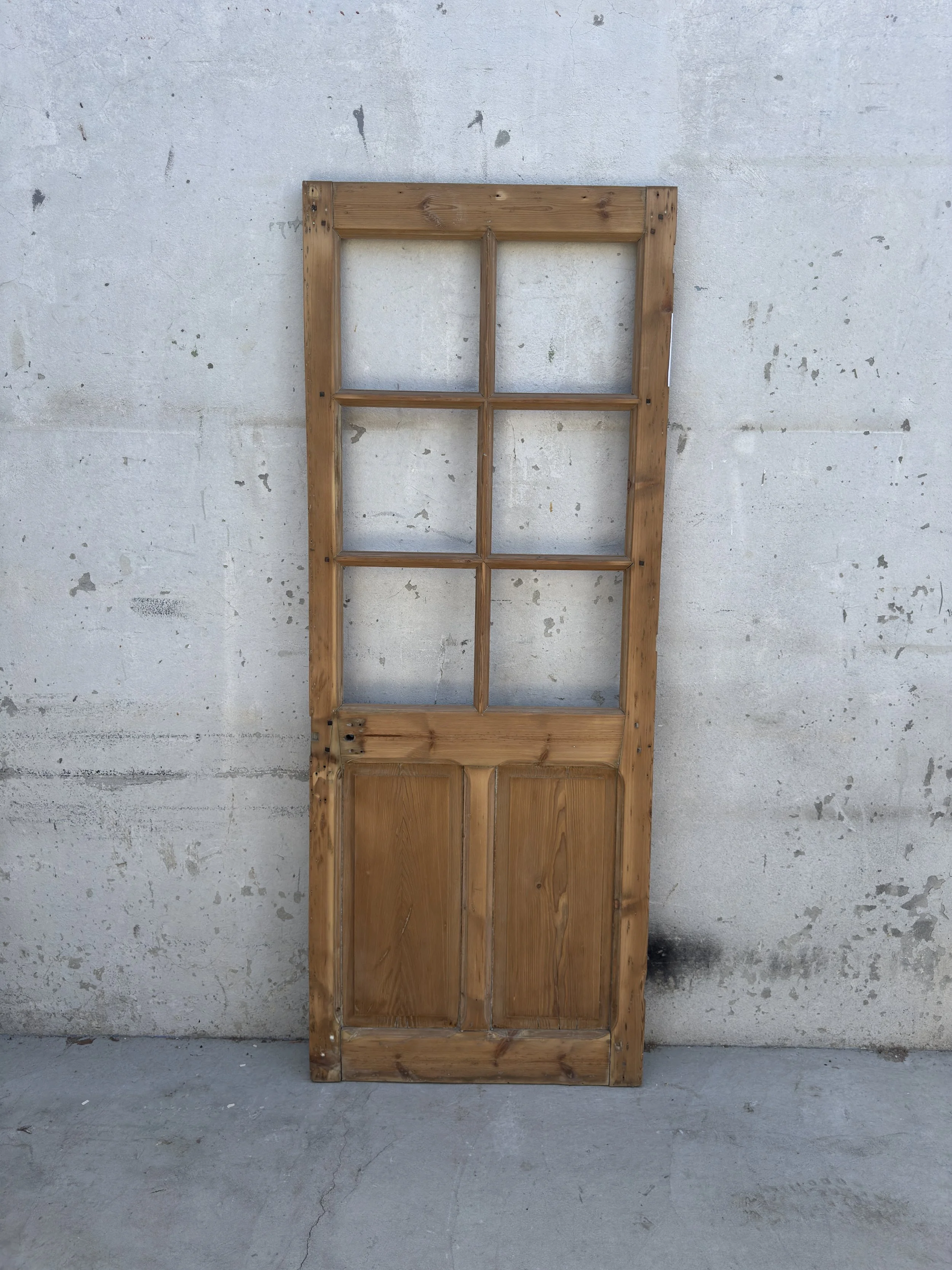 MAU043
Porte vitrée ancienne
H. 1810 × L. 700 mm
1 vantail
Brut