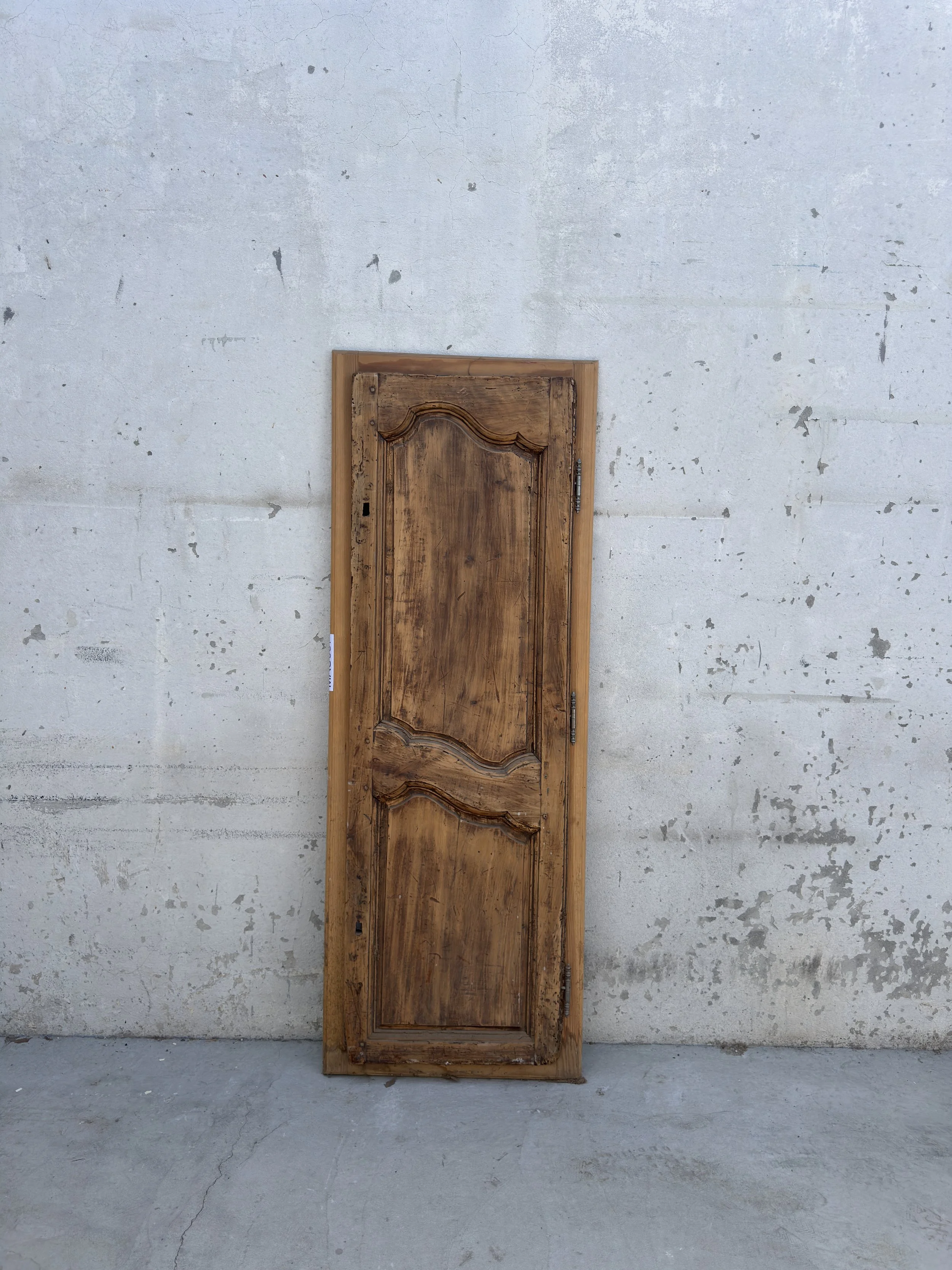 MAU037
Porte de placard ancienne
H. 1640 × L. 520 mm
1 vantail
Brut