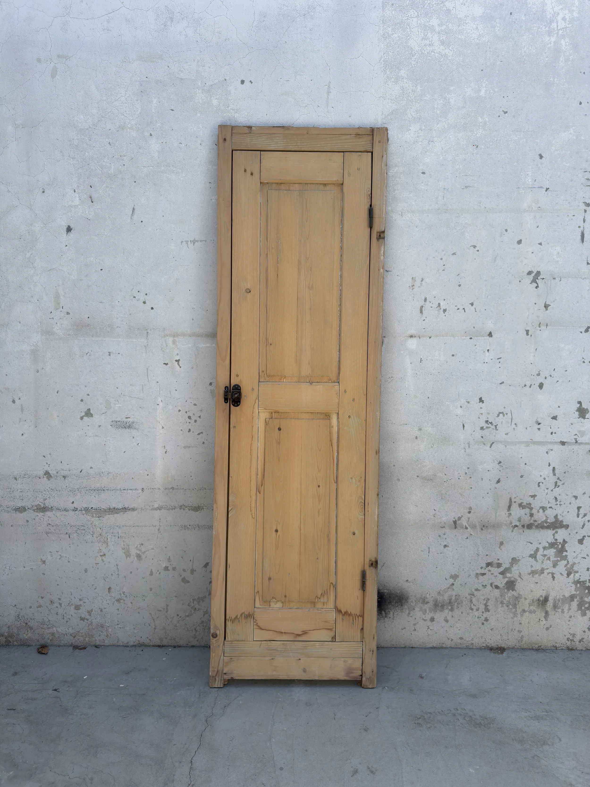 MAU0101
Porte de placard ancienne
H. 2180 × L. 650 mm
1 vantail
Brut